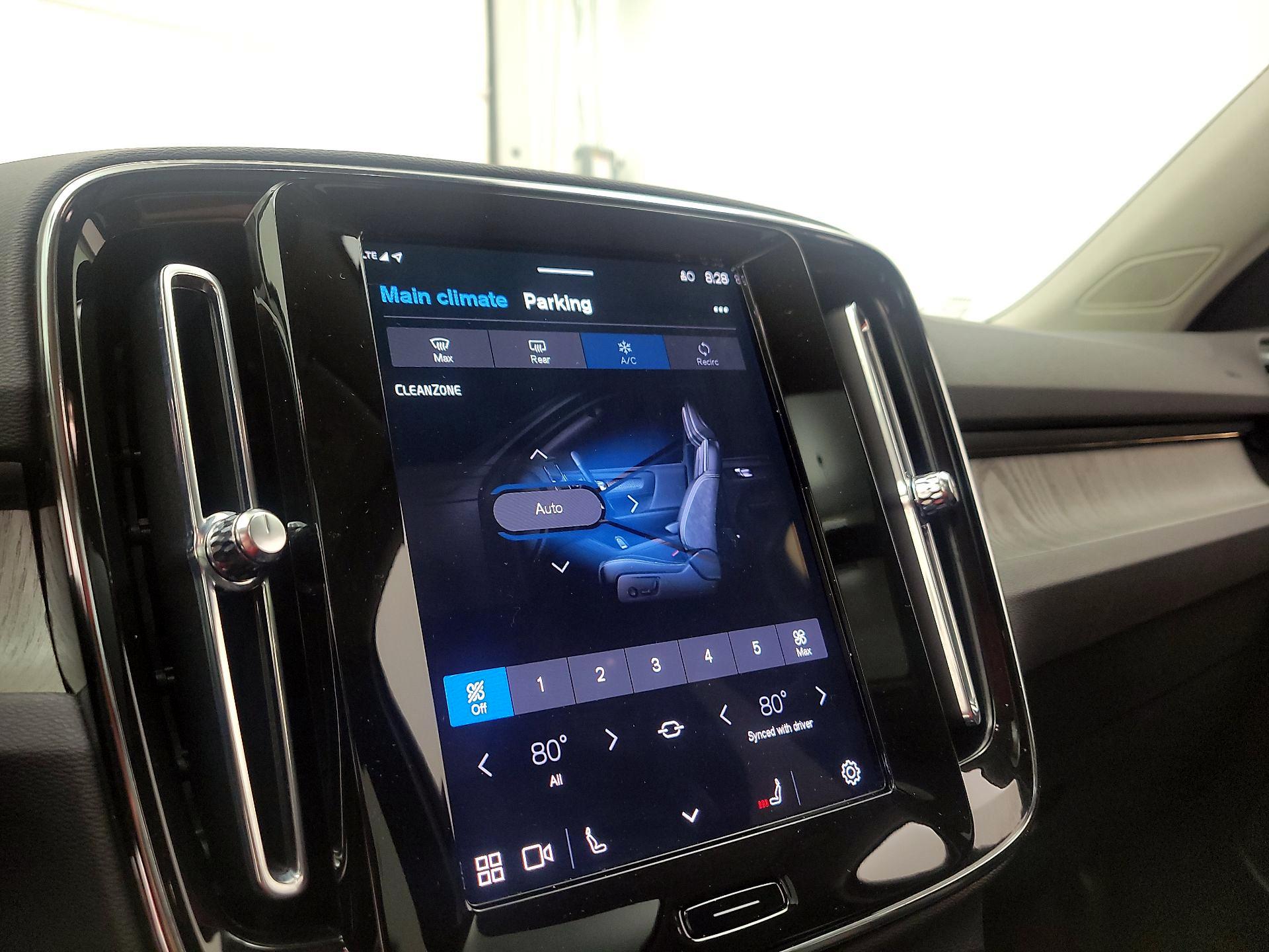 Thumbnail: 2025 Volvo XC40 - 15