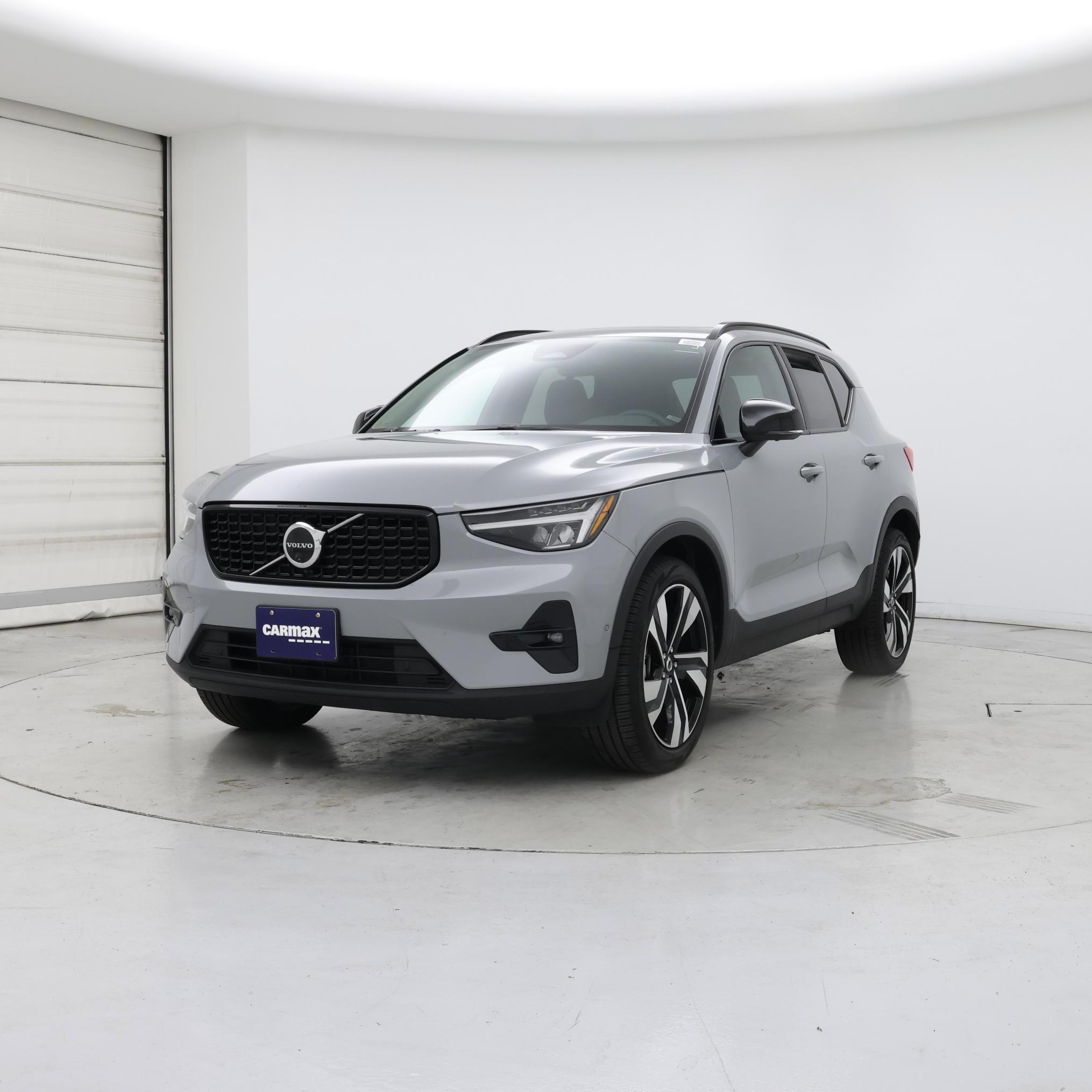 Thumbnail: 2025 Volvo XC40 - 4