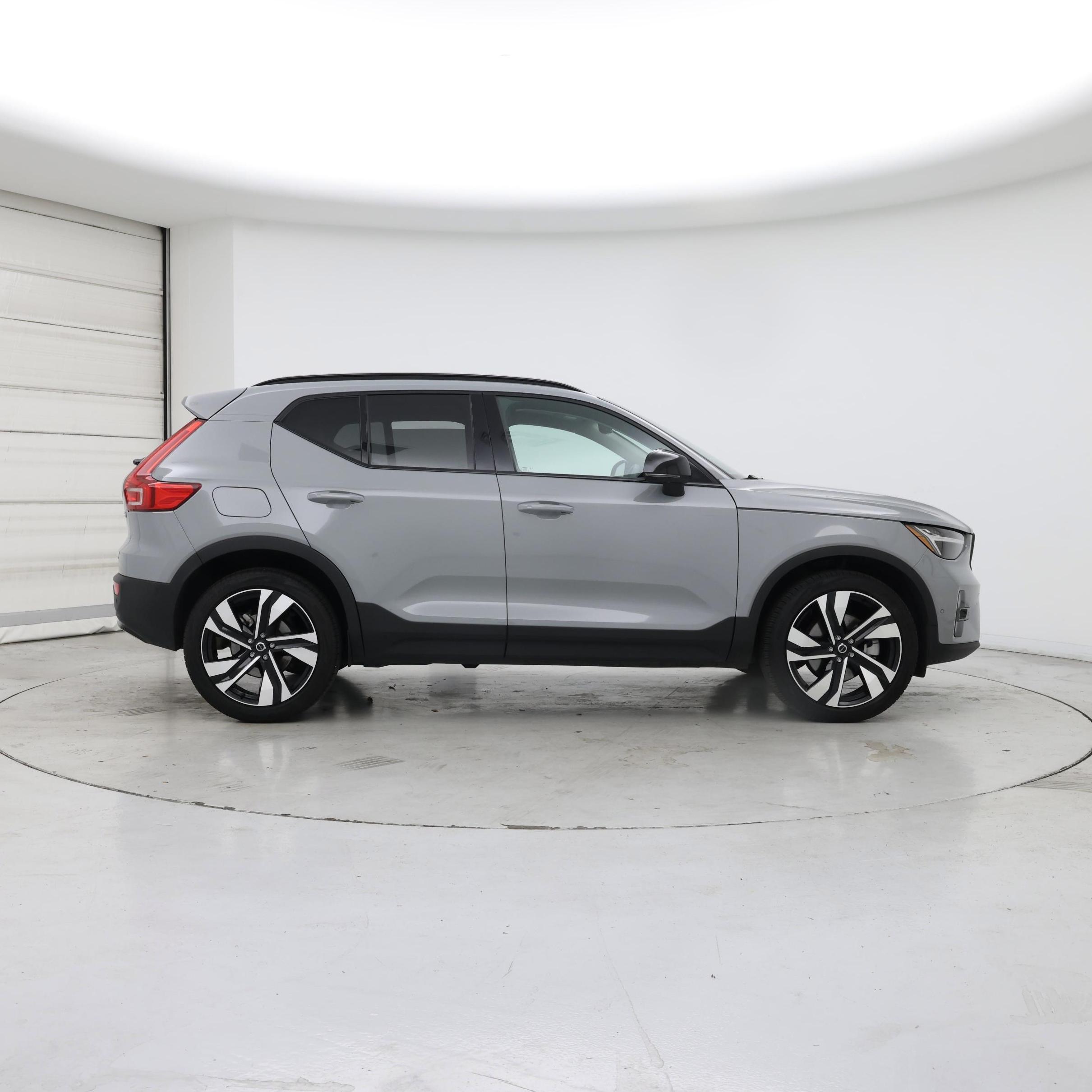 Thumbnail: 2025 Volvo XC40 - 7
