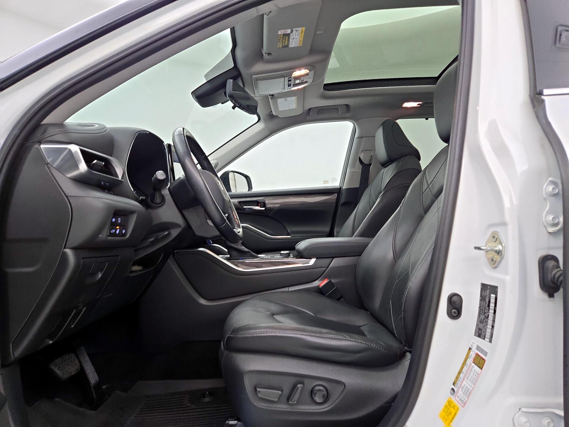 Thumbnail: 2020 Toyota Highlander - 11