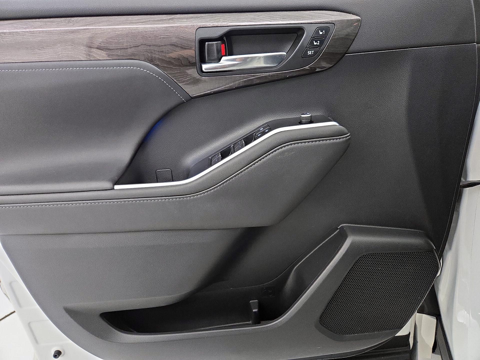 Thumbnail: 2020 Toyota Highlander - 12