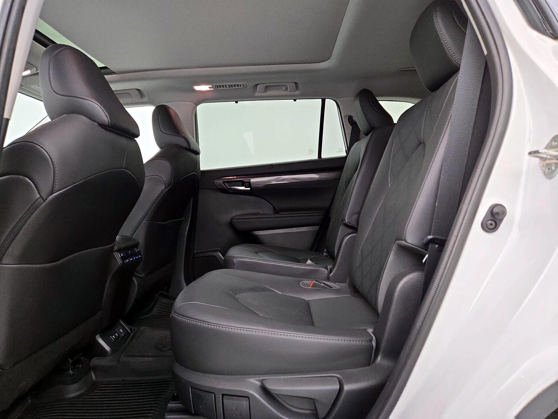 Thumbnail: 2020 Toyota Highlander - 20