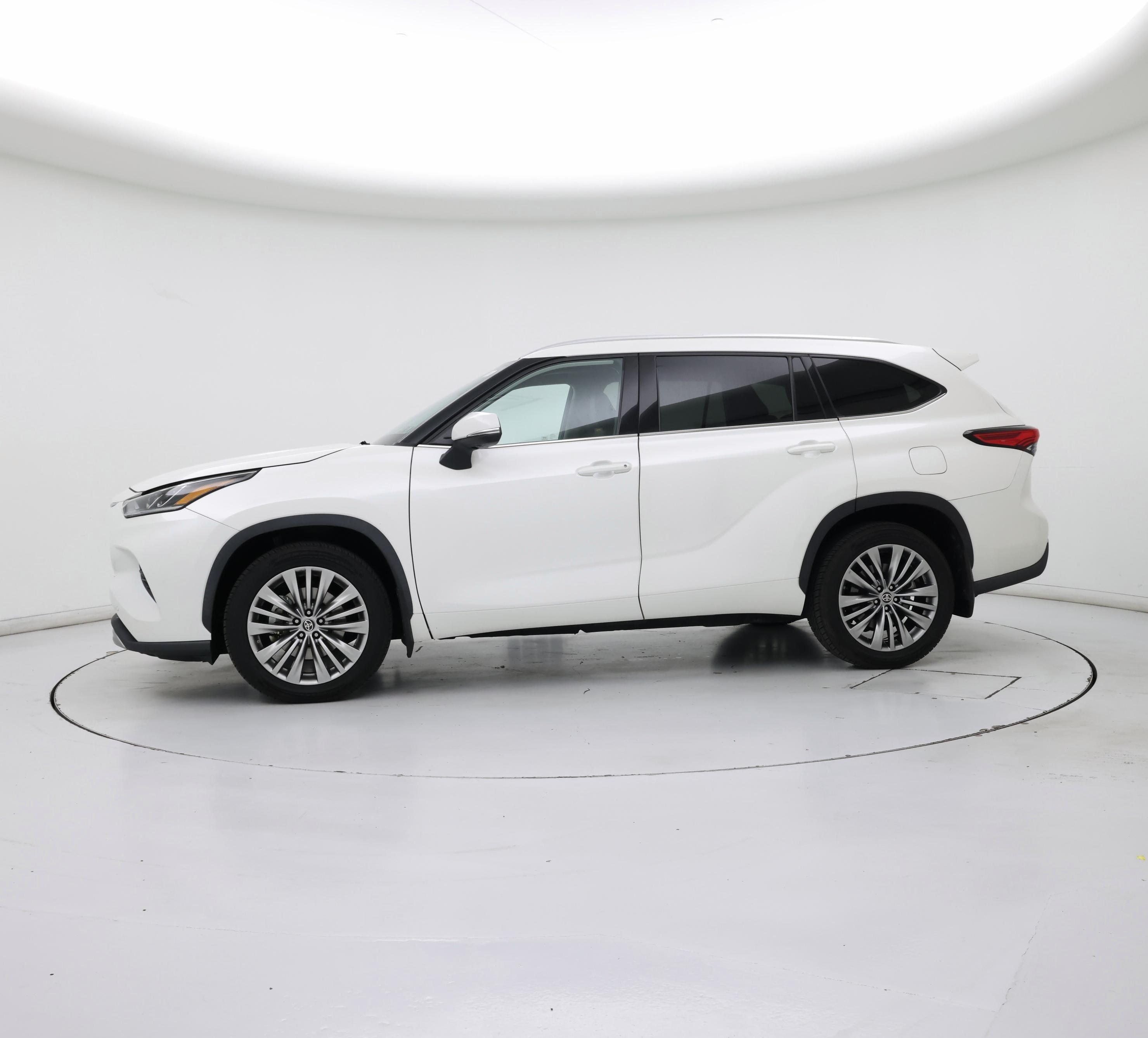 Thumbnail: 2020 Toyota Highlander - 3
