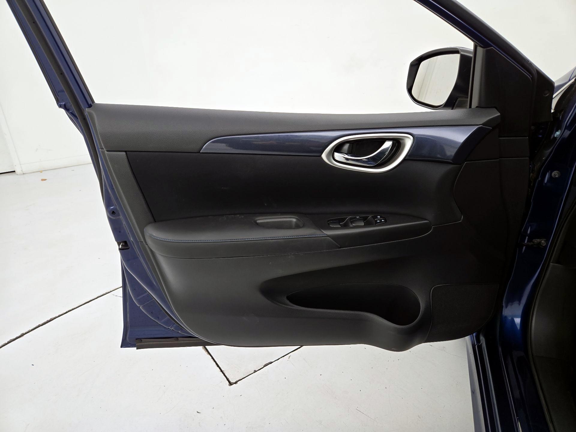 Thumbnail: 2017 Nissan Sentra - 12