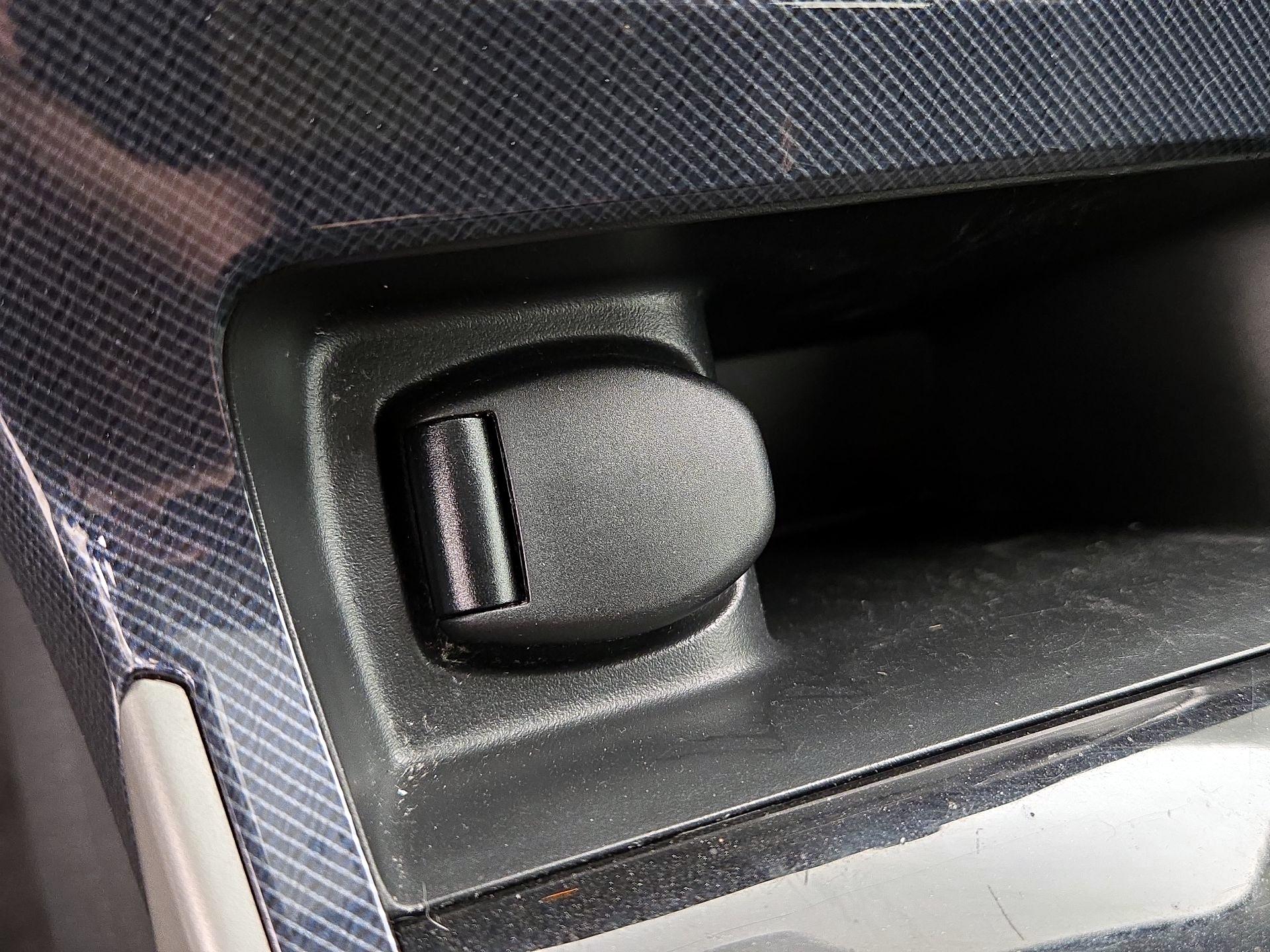 Thumbnail: 2017 Nissan Sentra - 18