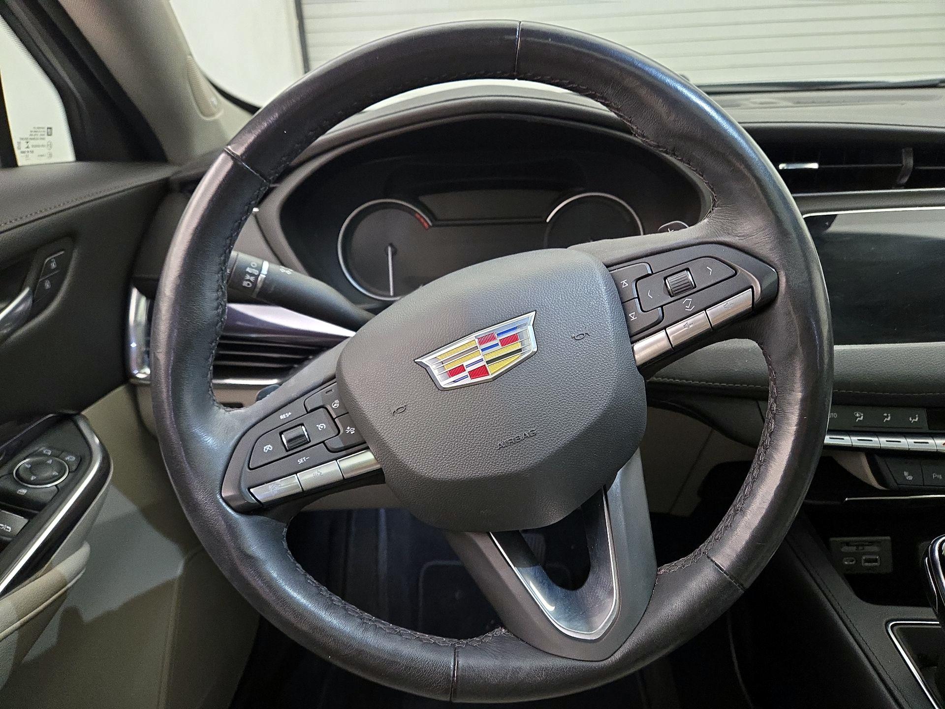 Thumbnail: 2023 Cadillac XT4 - 10