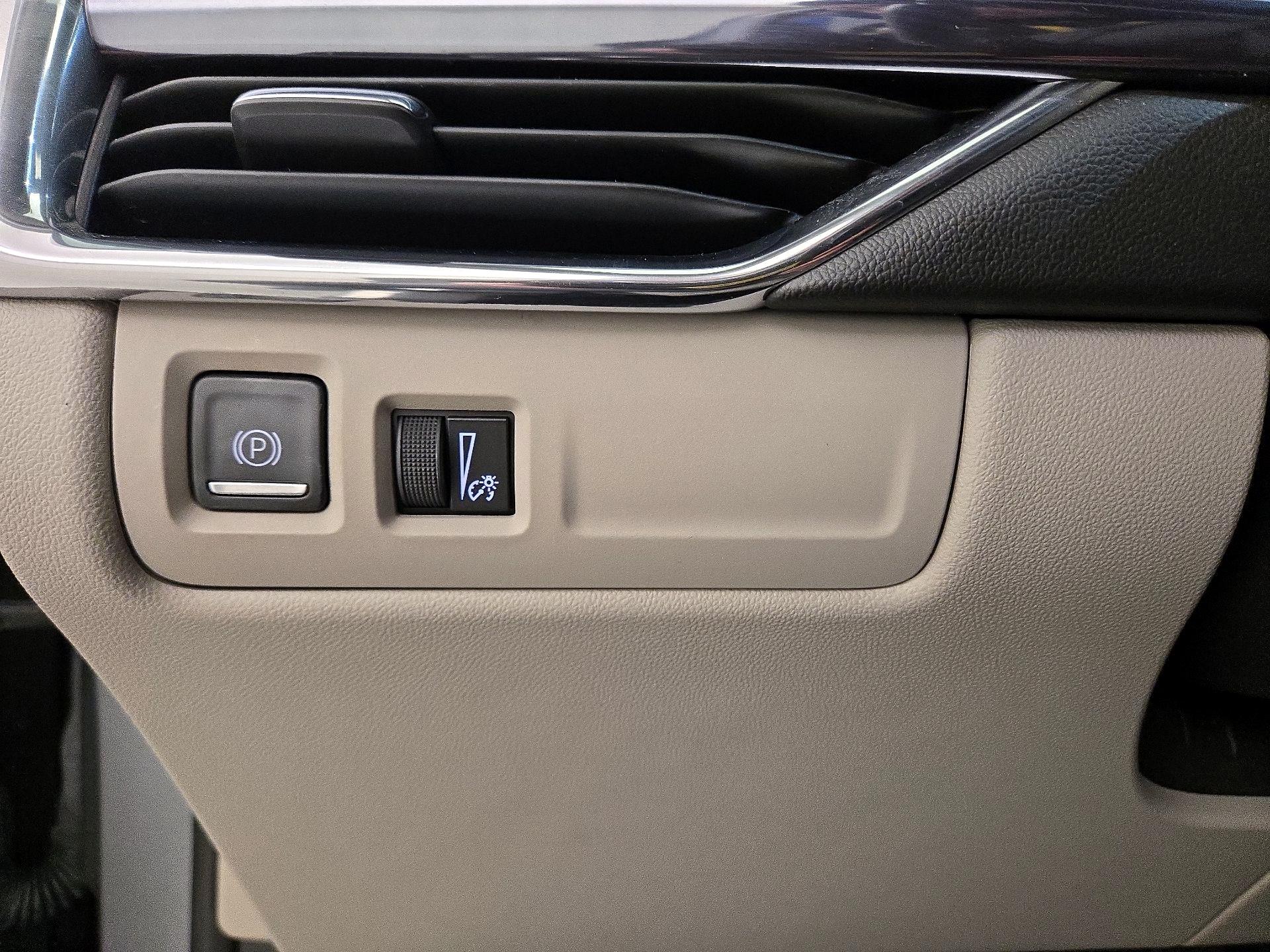 Thumbnail: 2023 Cadillac XT4 - 13