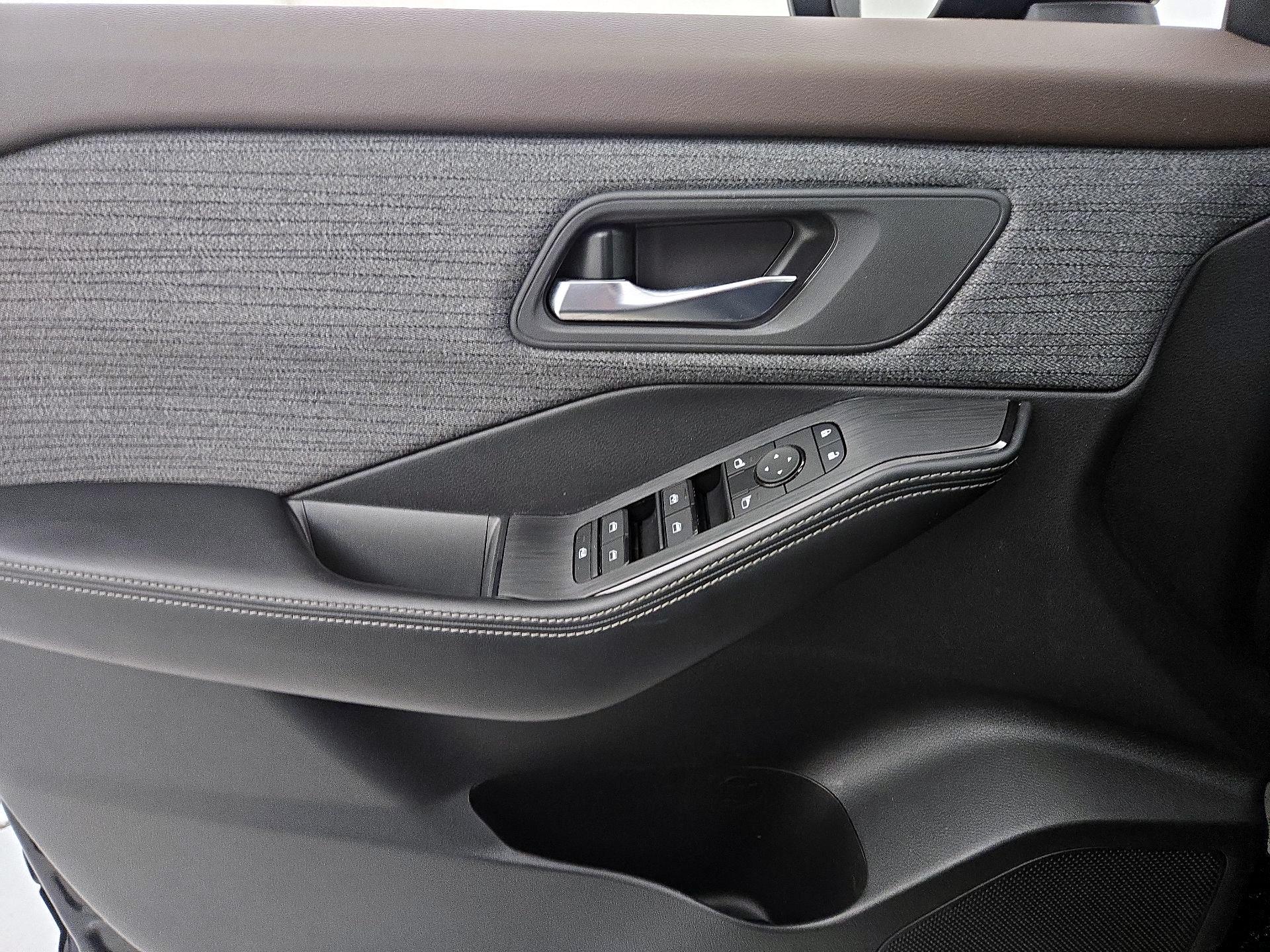 Thumbnail: 2023 Nissan Rogue - 12