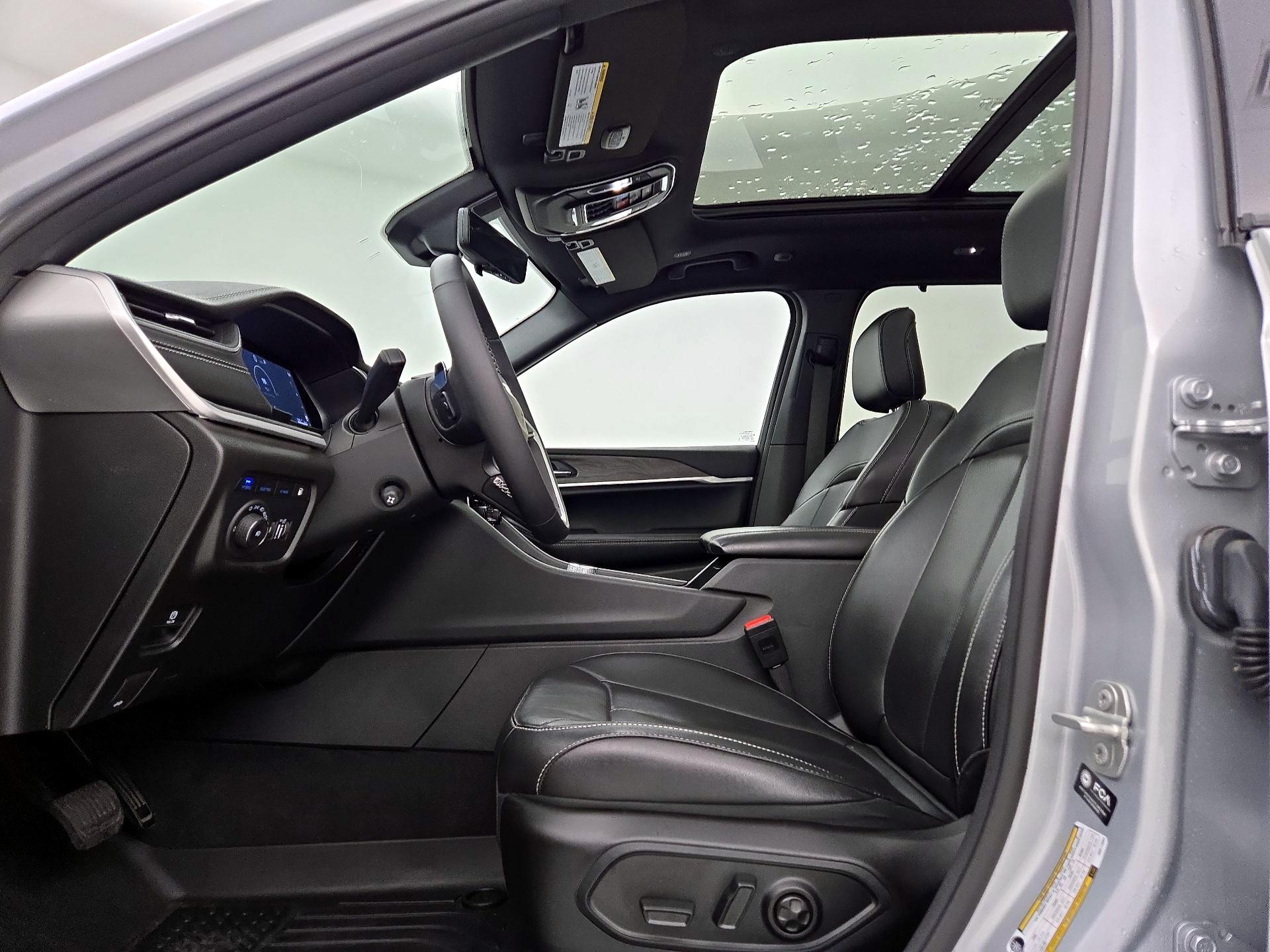 Thumbnail: 2024 Jeep Grand Cherokee - 11