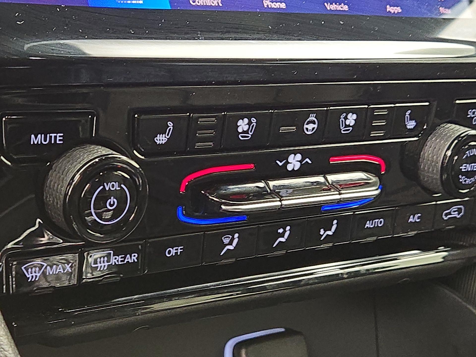 Thumbnail: 2024 Jeep Grand Cherokee - 17