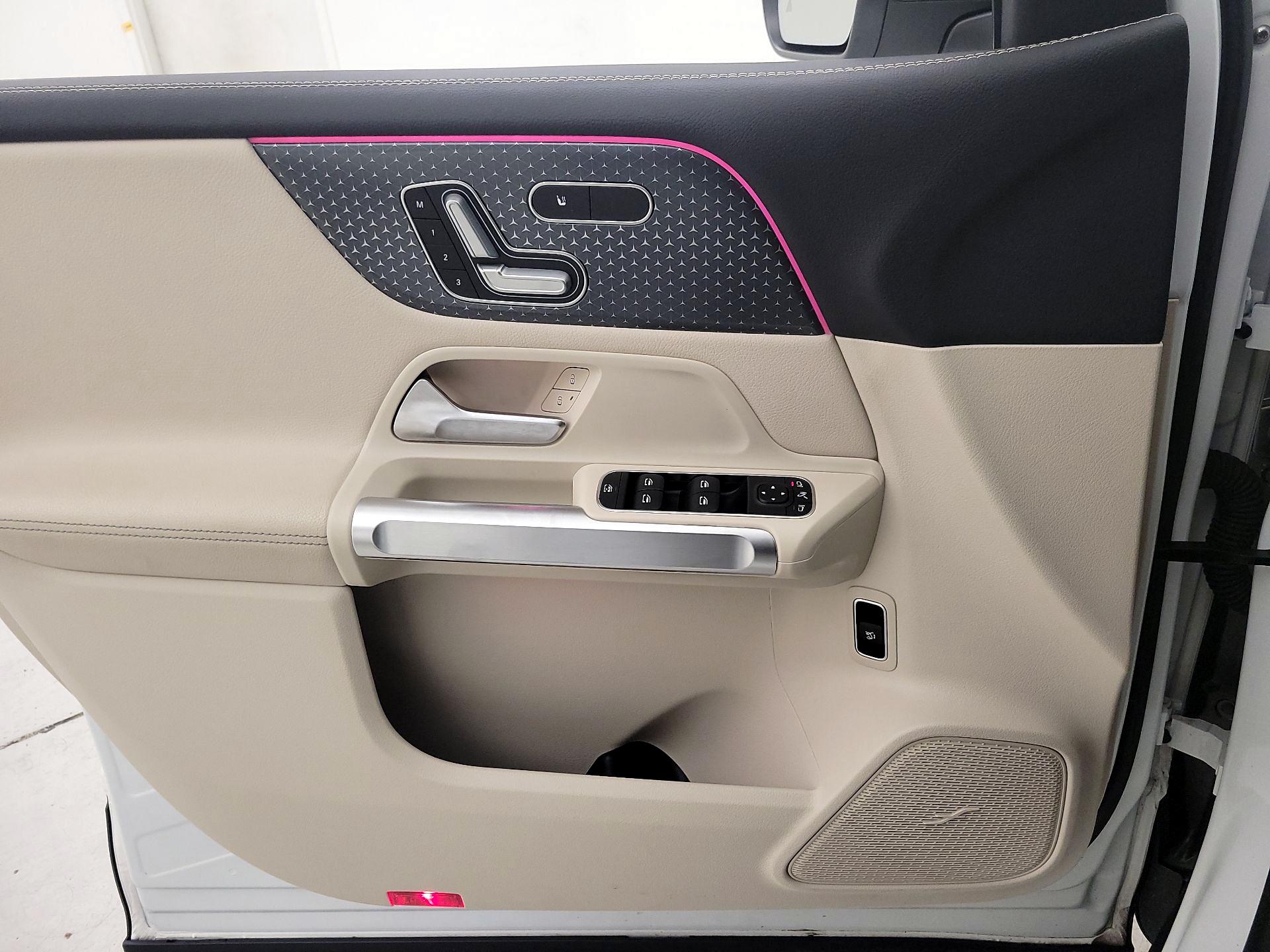 Thumbnail: 2025 Mercedes-Benz GLB - 12