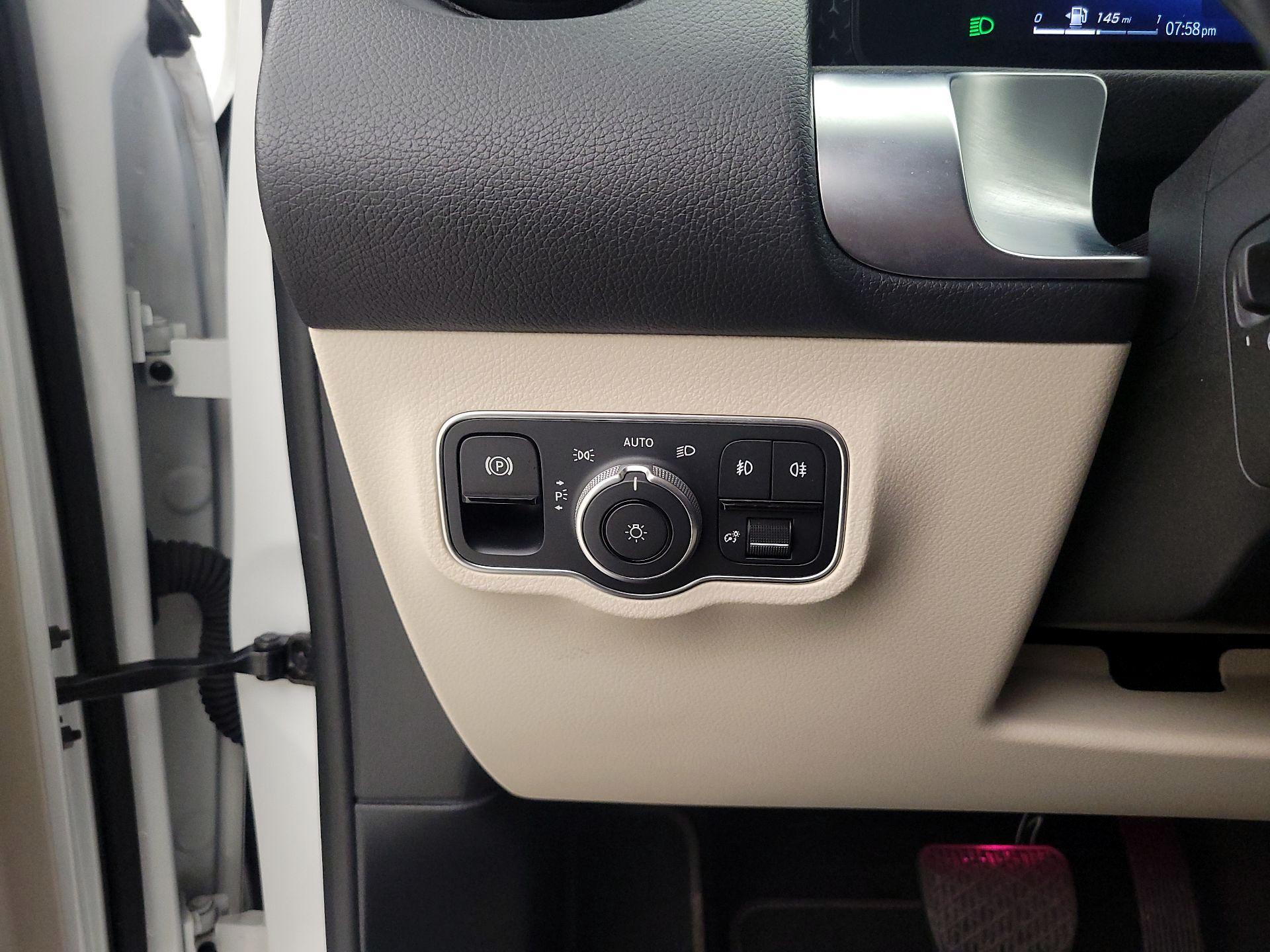 Thumbnail: 2025 Mercedes-Benz GLB - 13