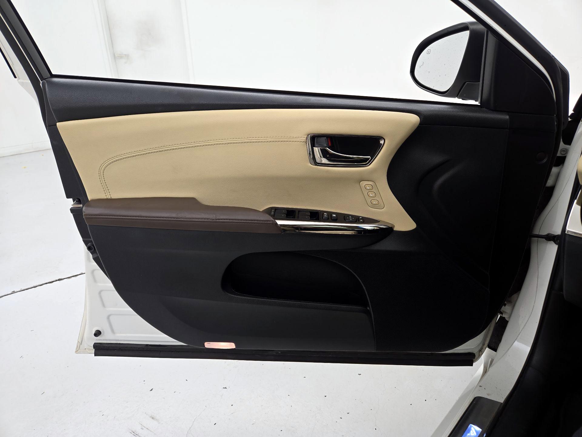 Thumbnail: 2015 Toyota Avalon - 12