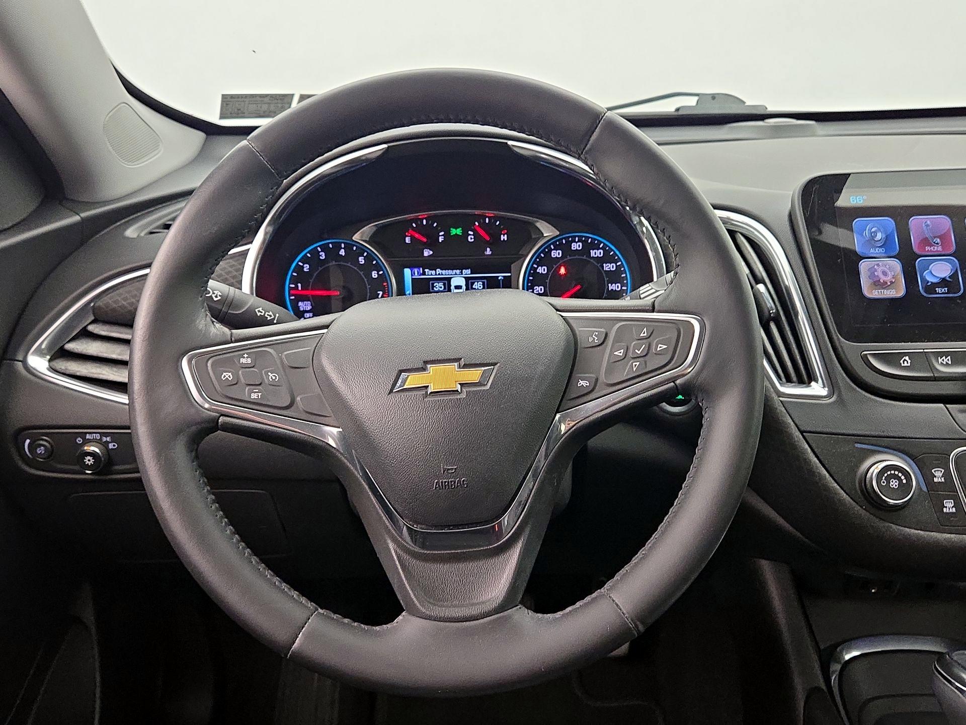 Thumbnail: 2017 Chevrolet Malibu - 10