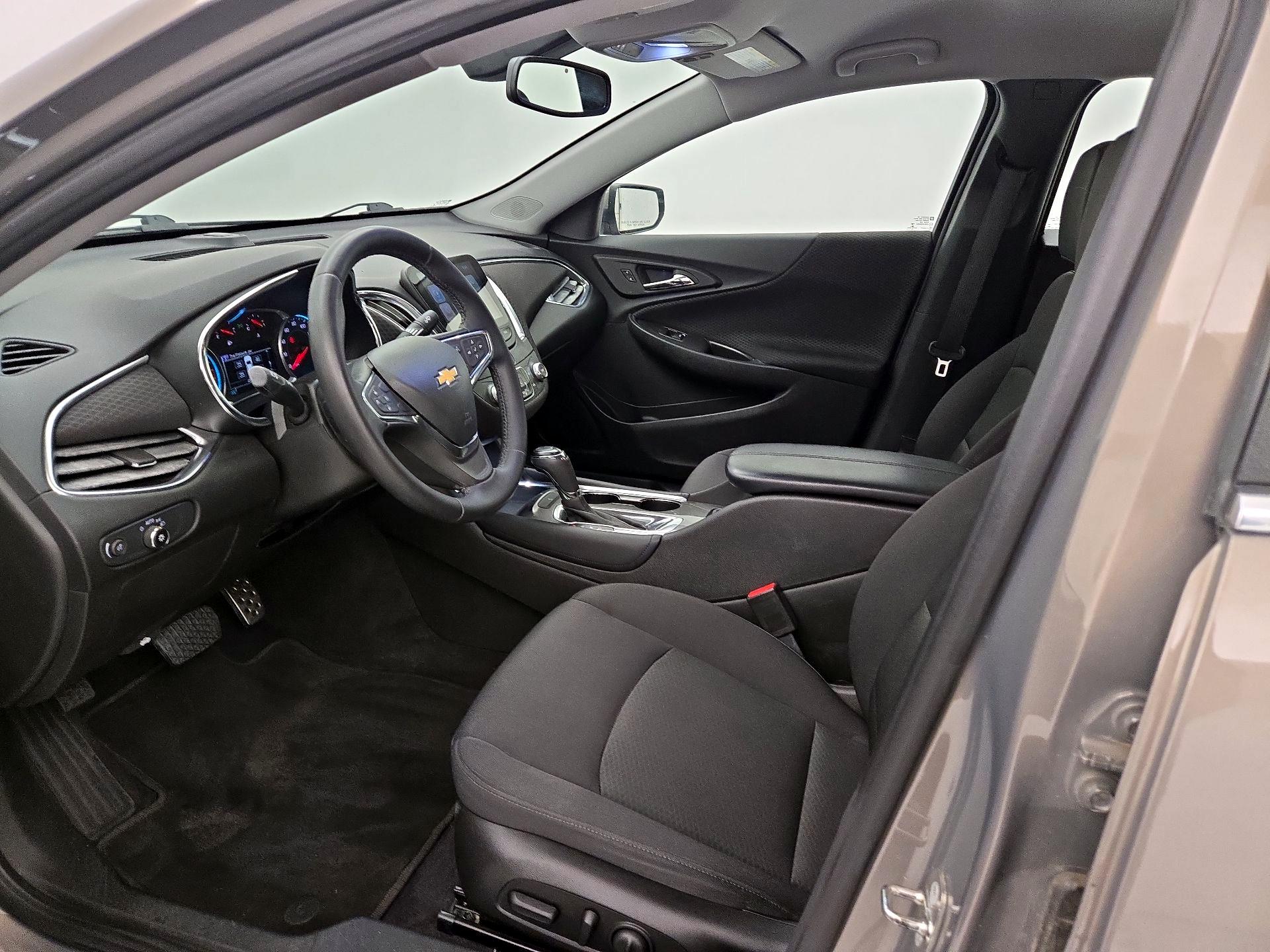 Thumbnail: 2017 Chevrolet Malibu - 11