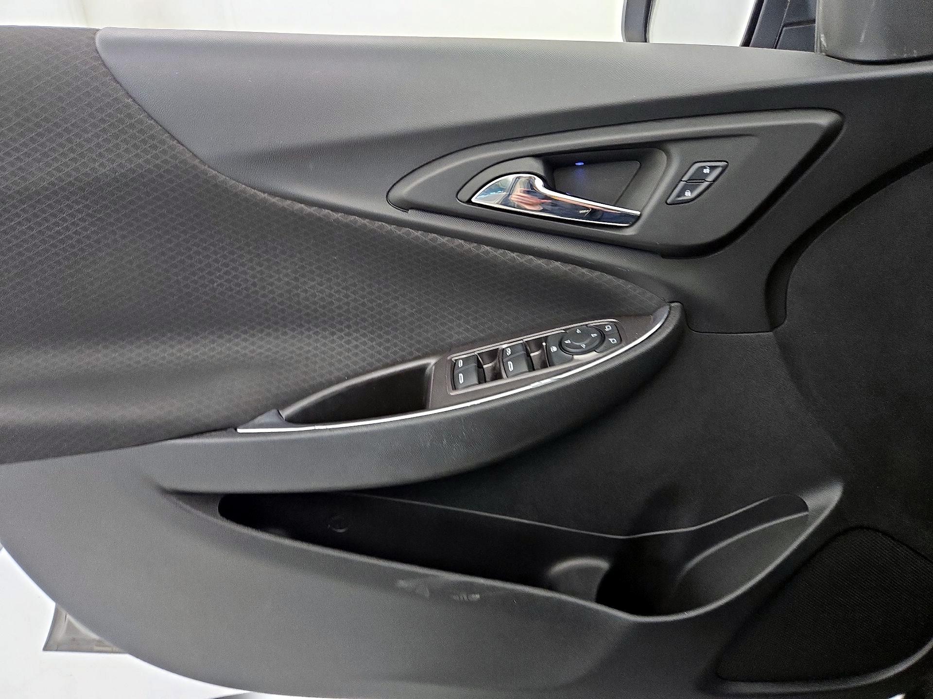 Thumbnail: 2017 Chevrolet Malibu - 12