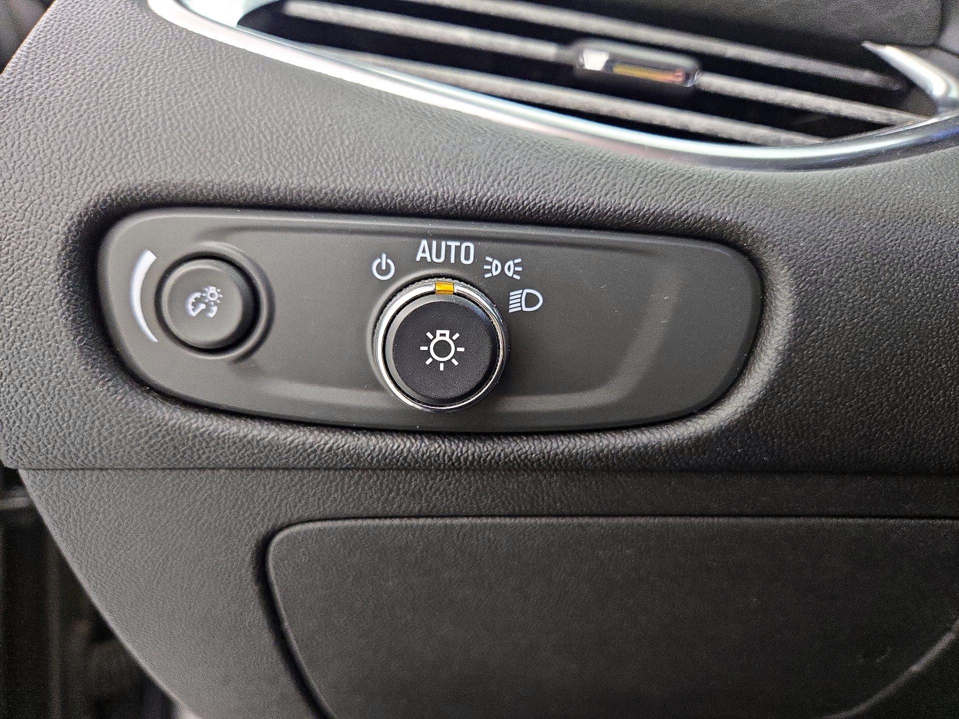 Thumbnail: 2017 Chevrolet Malibu - 13