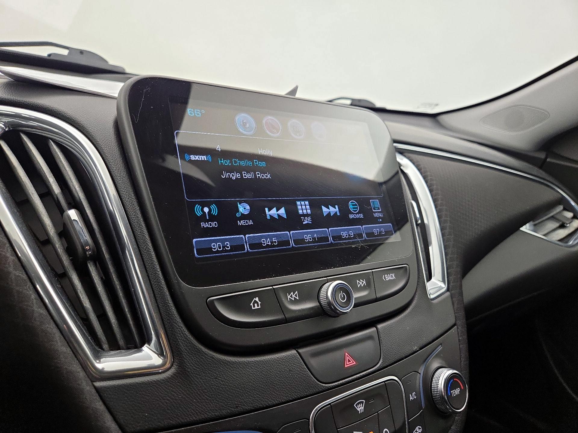 Thumbnail: 2017 Chevrolet Malibu - 14