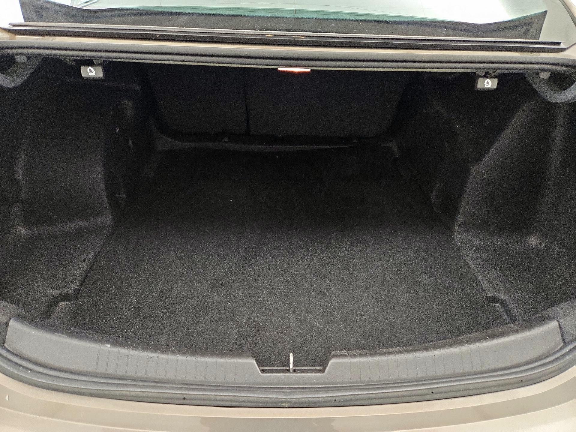 Thumbnail: 2017 Chevrolet Malibu - 19