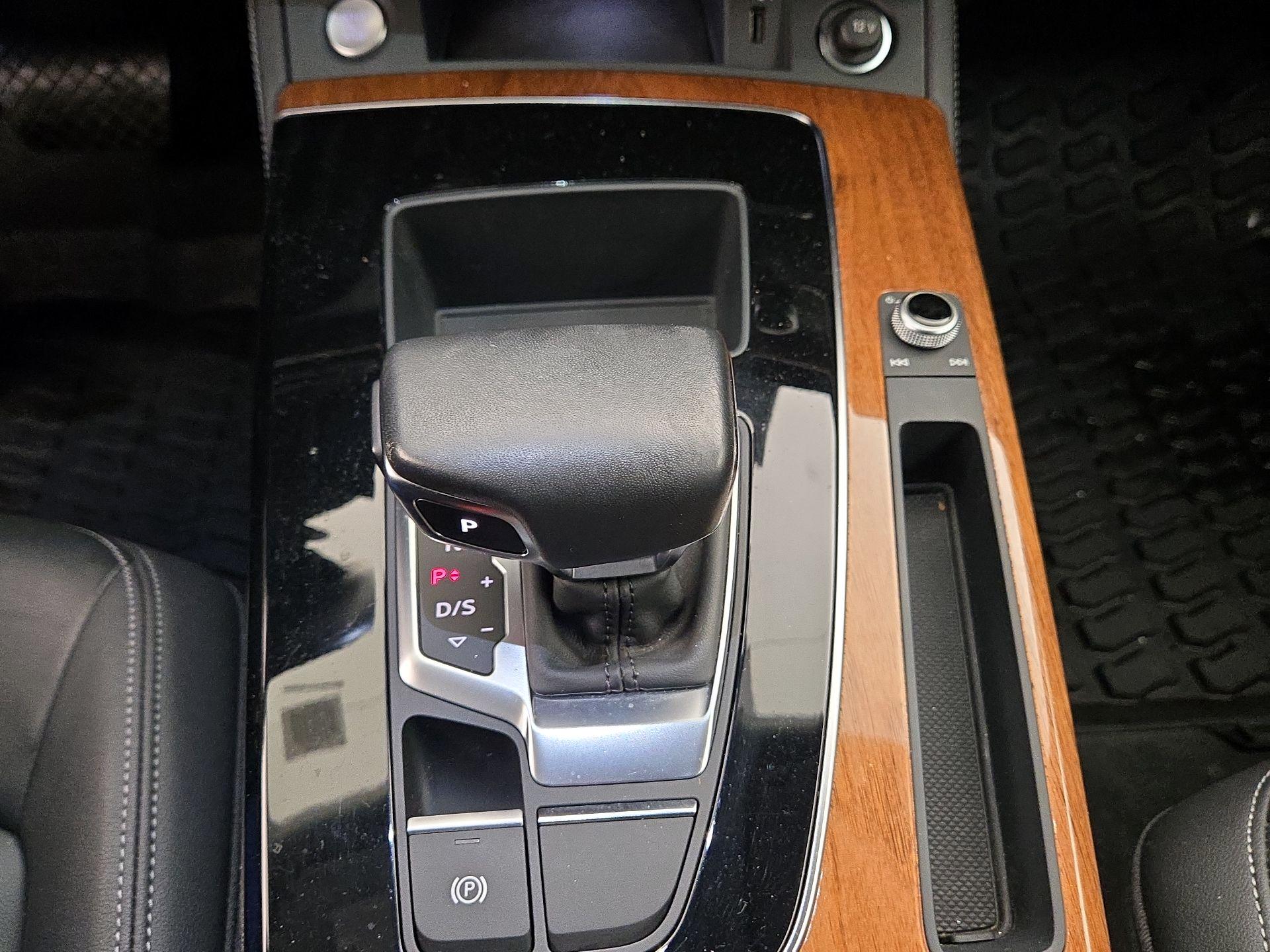 Thumbnail: 2023 Audi Q5 - 17