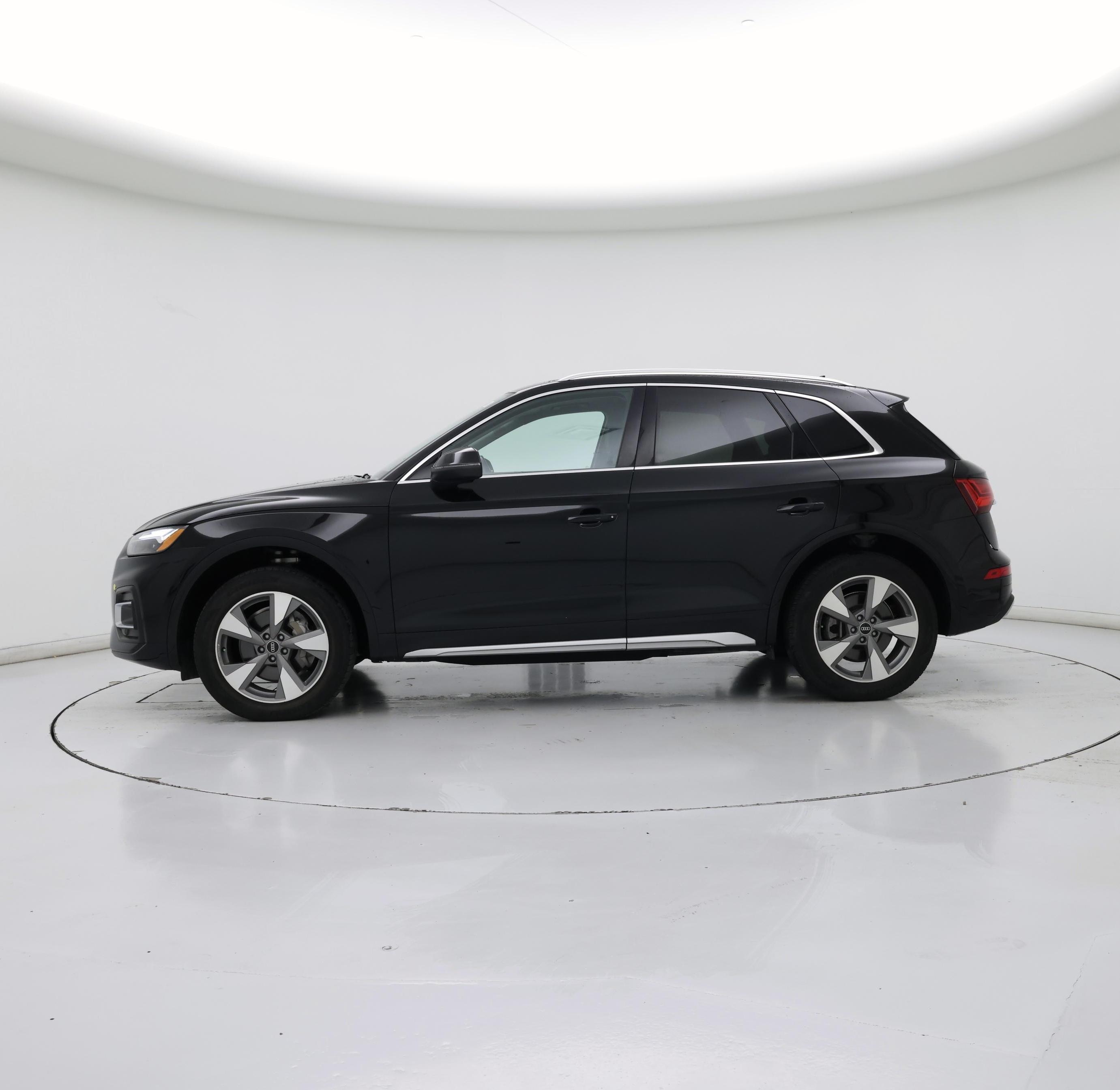 Thumbnail: 2023 Audi Q5 - 3