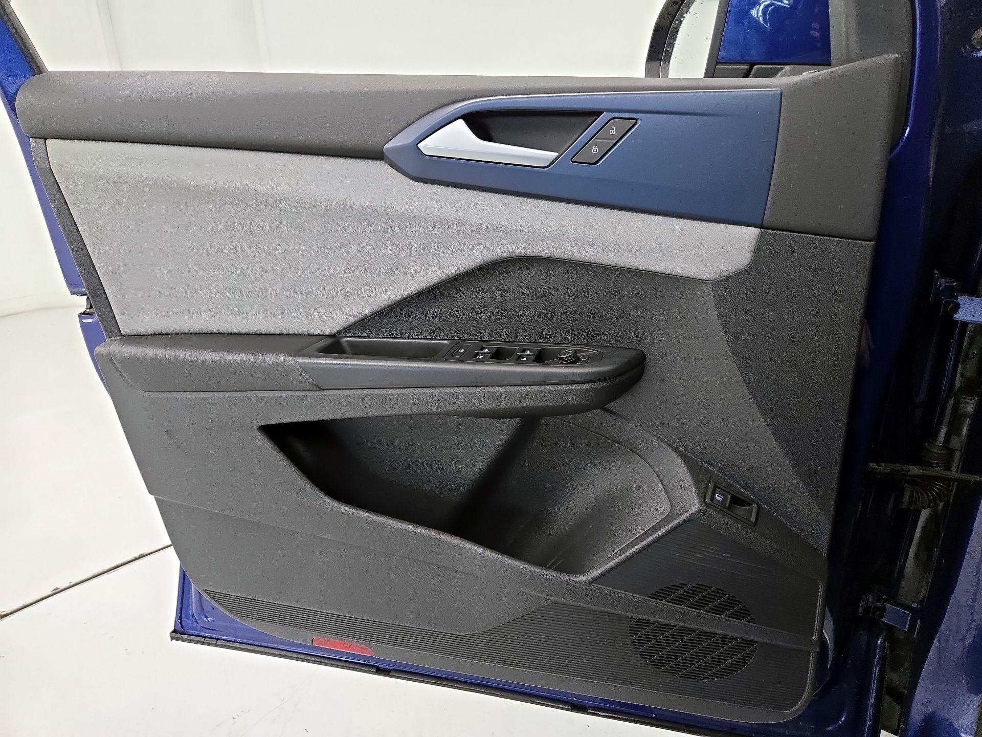 Thumbnail: 2022 Volkswagen Taos - 12