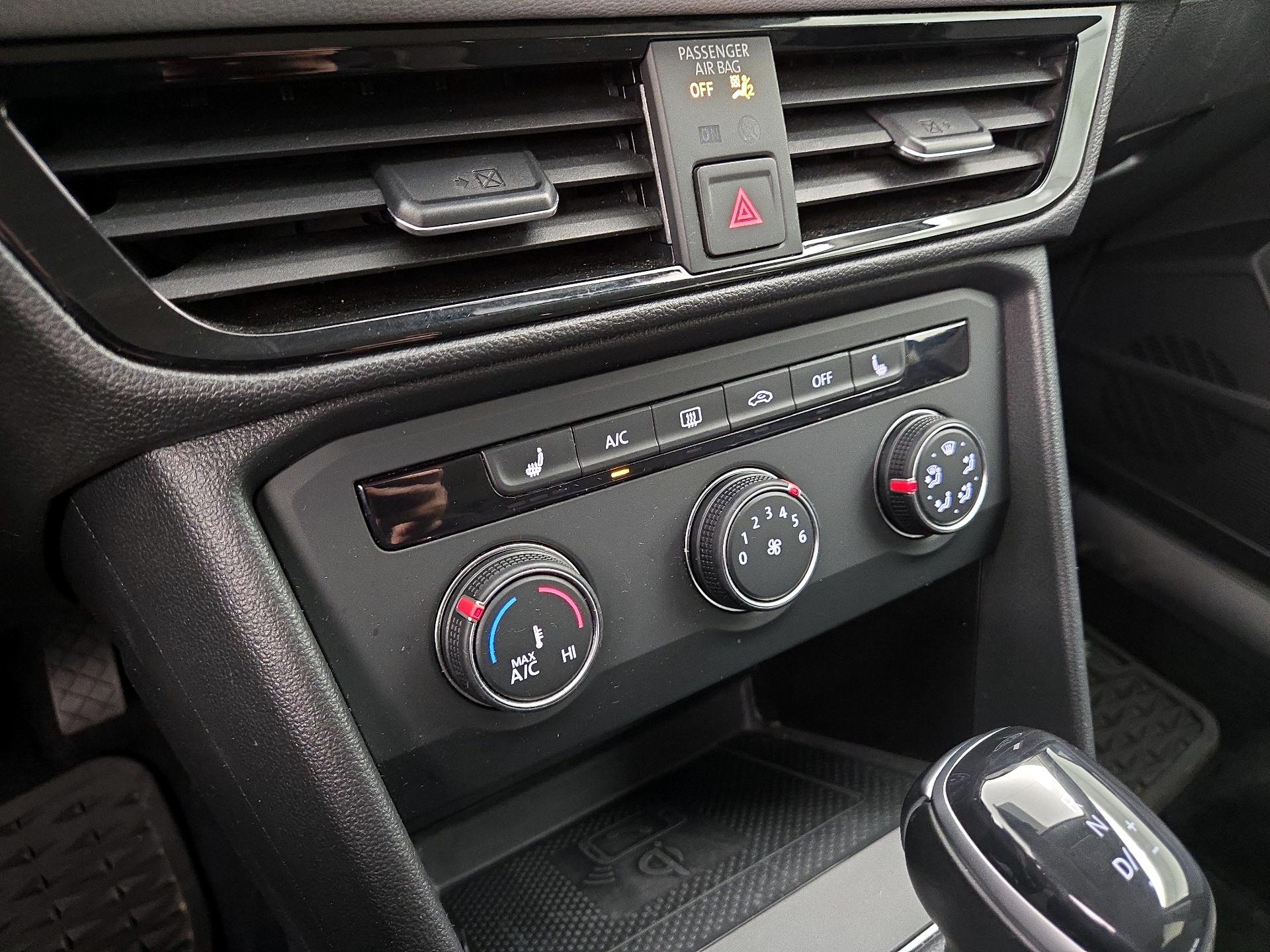 Thumbnail: 2022 Volkswagen Taos - 16