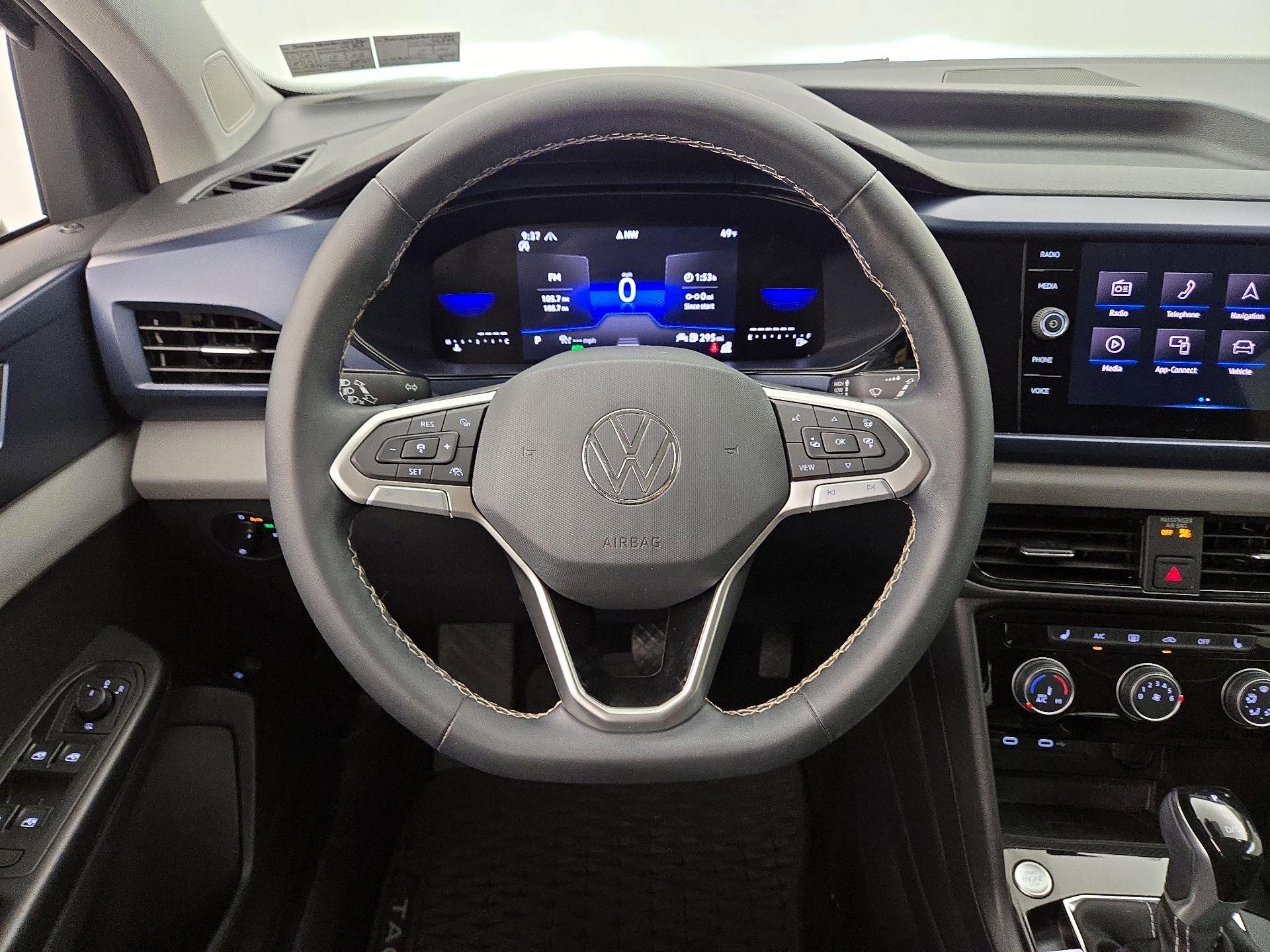 Thumbnail: 2023 Volkswagen Taos - 10