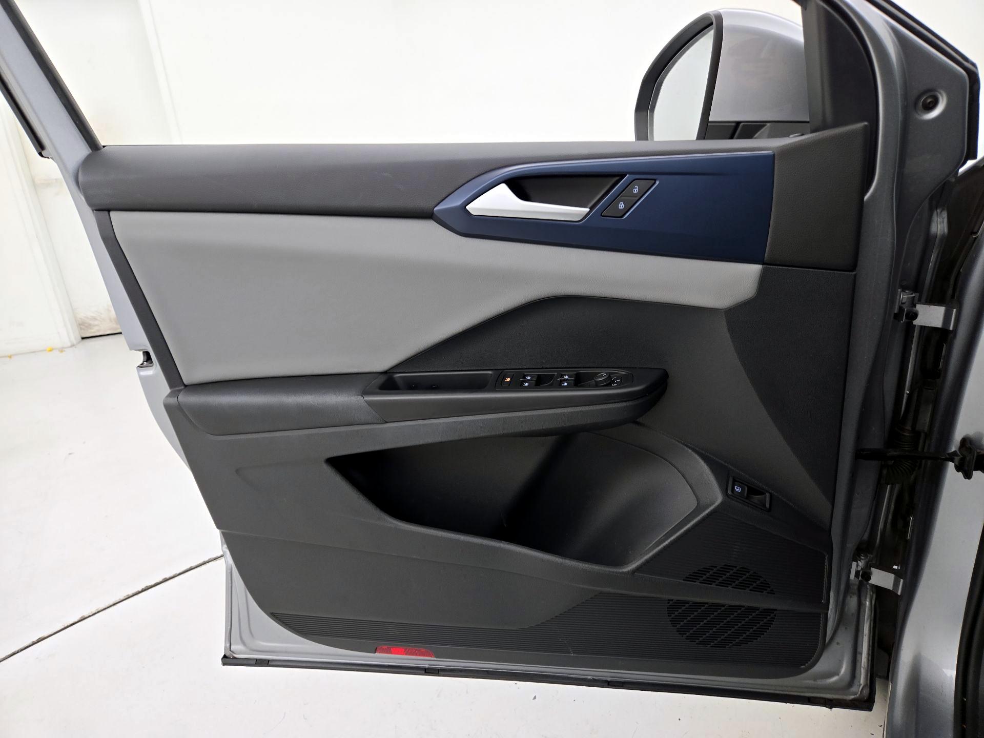 Thumbnail: 2023 Volkswagen Taos - 12