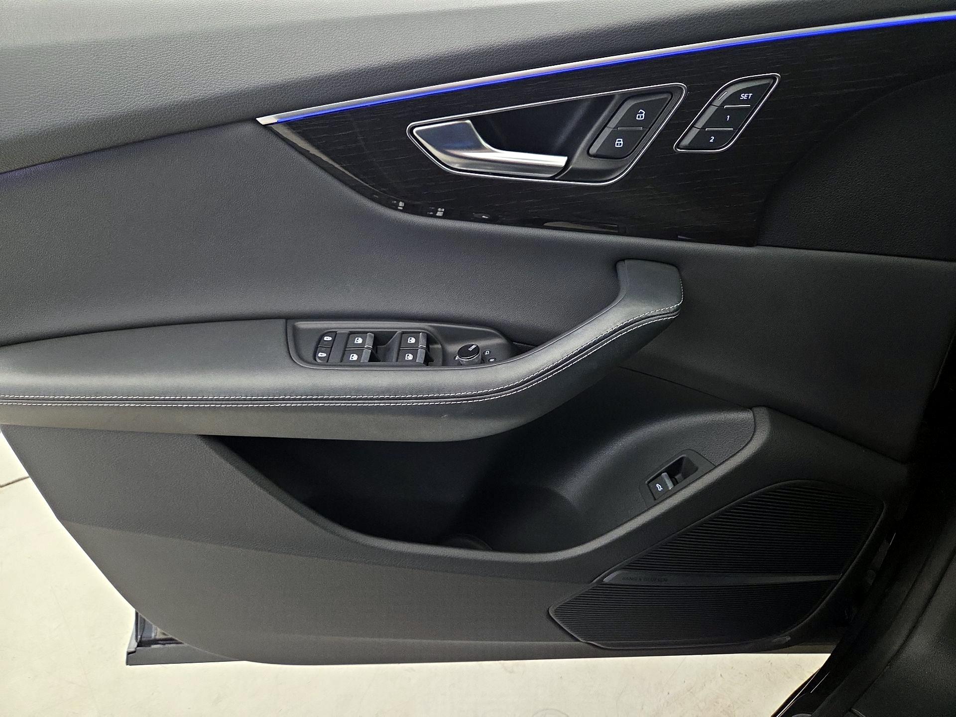 Thumbnail: 2022 Audi Q8 - 12