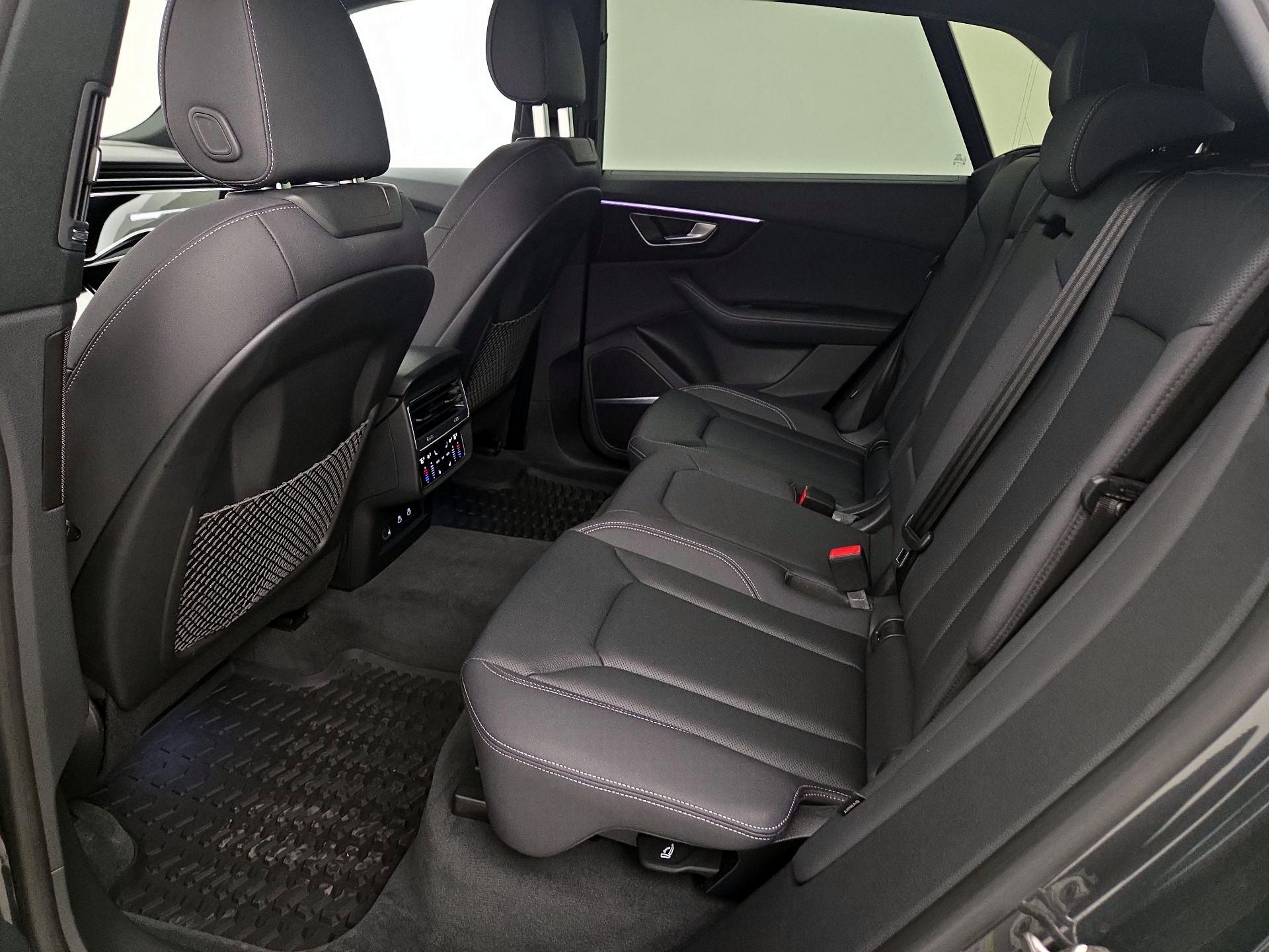 Thumbnail: 2022 Audi Q8 - 18