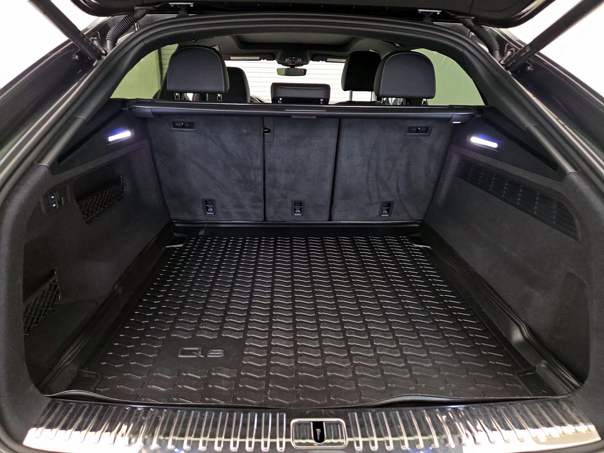 Thumbnail: 2022 Audi Q8 - 19