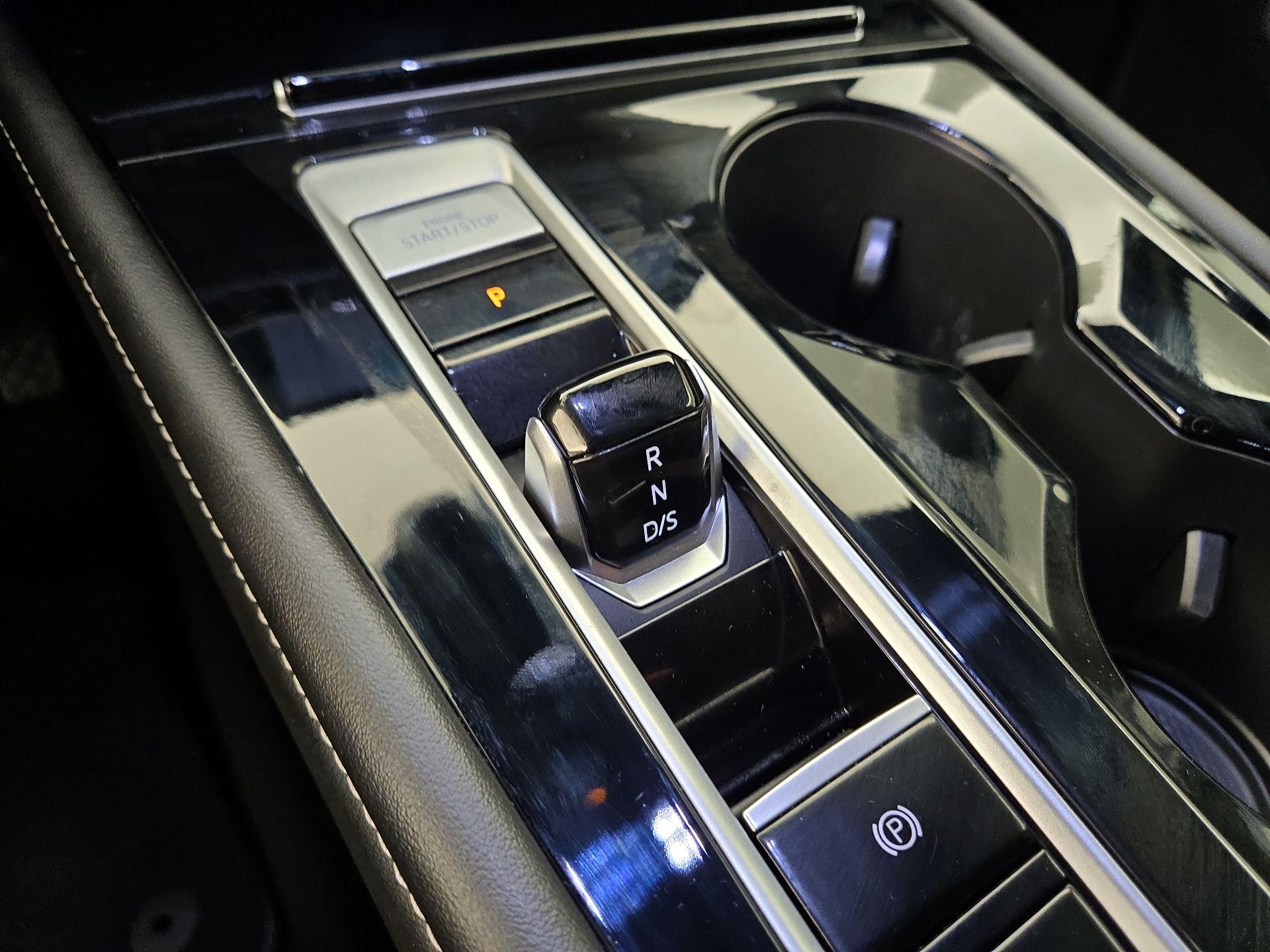 Thumbnail: 2024 Volkswagen Atlas - 17