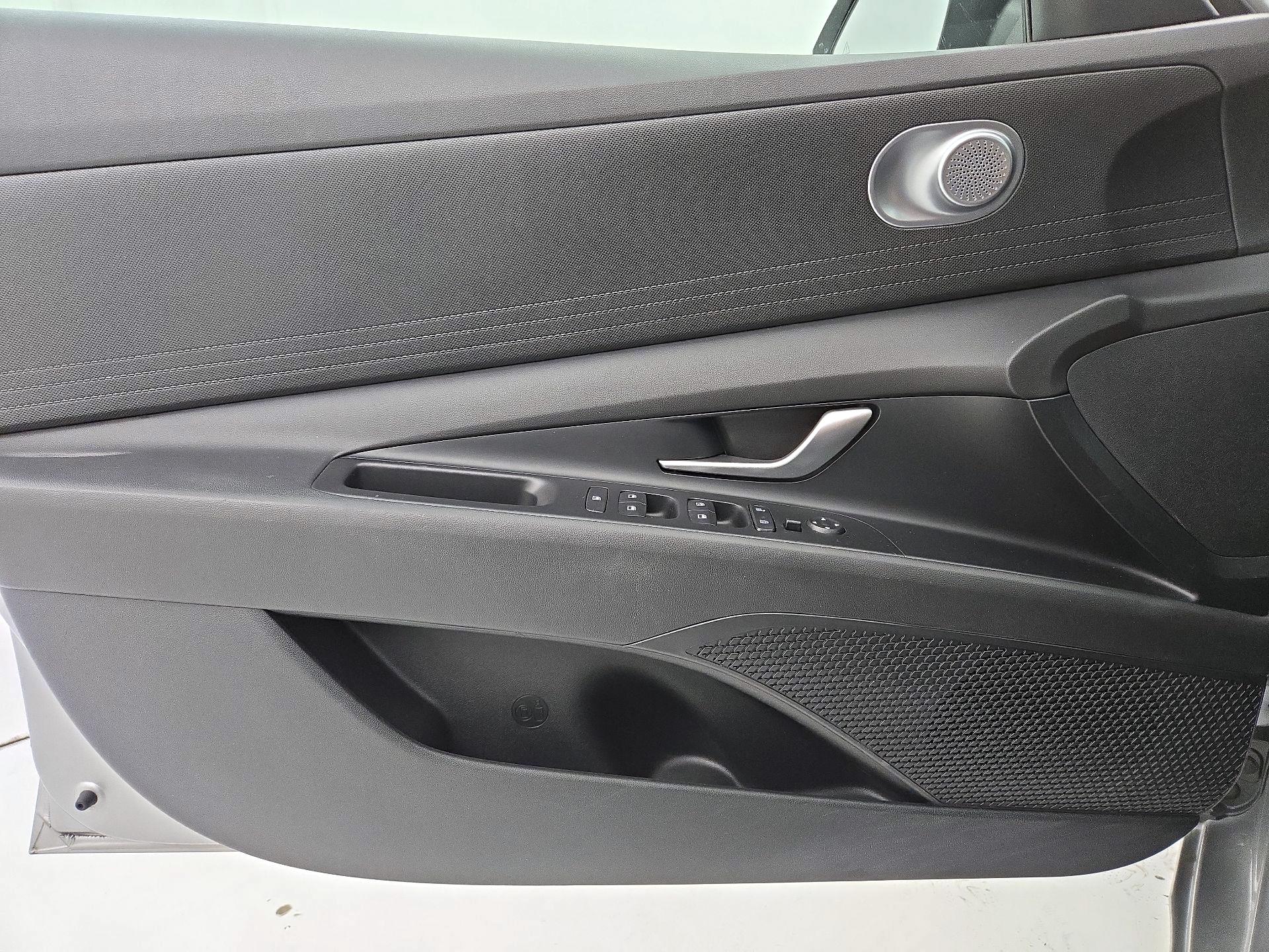 Thumbnail: 2022 Hyundai Elantra - 12