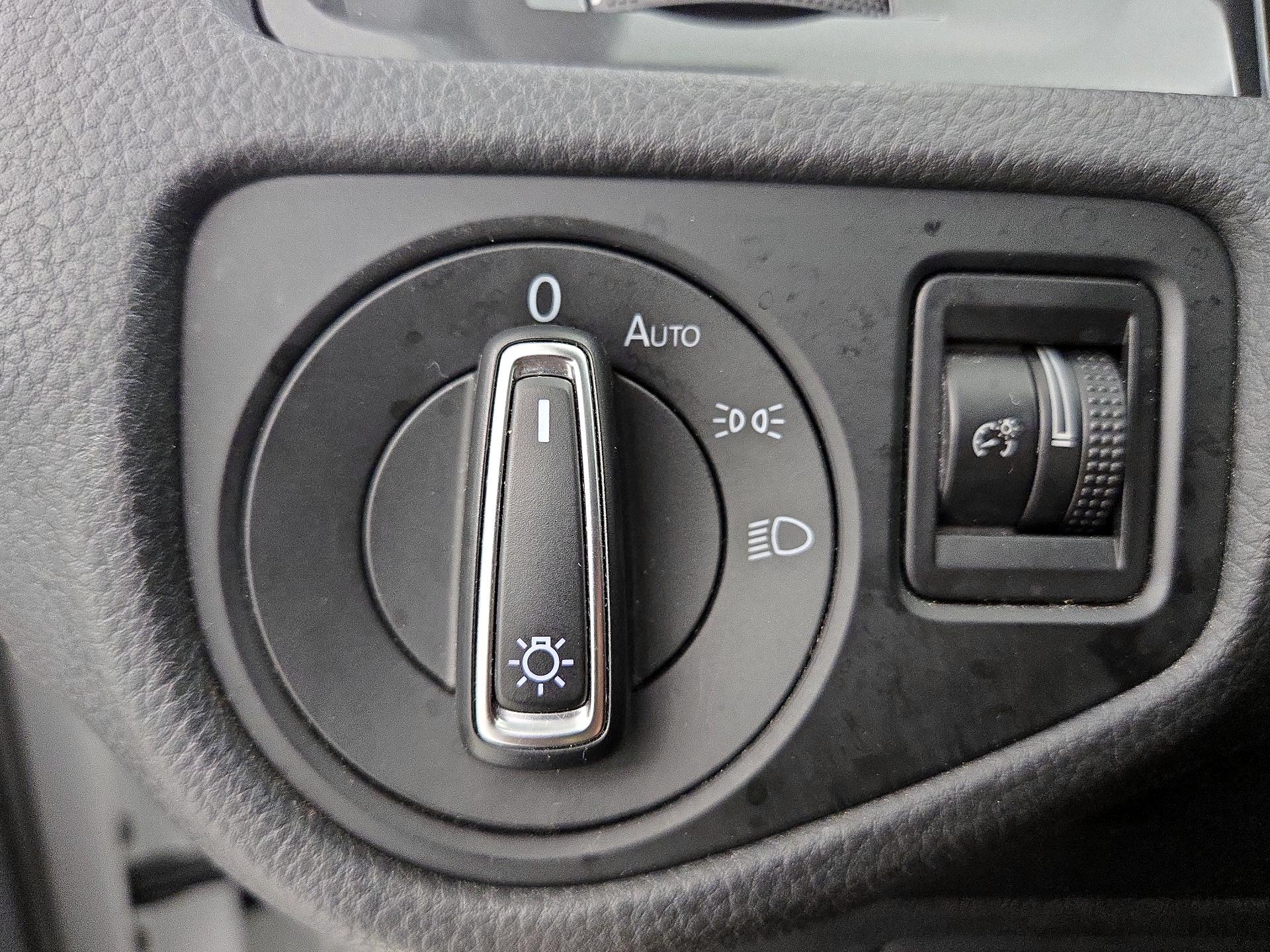 Thumbnail: 2021 Volkswagen Golf - 13