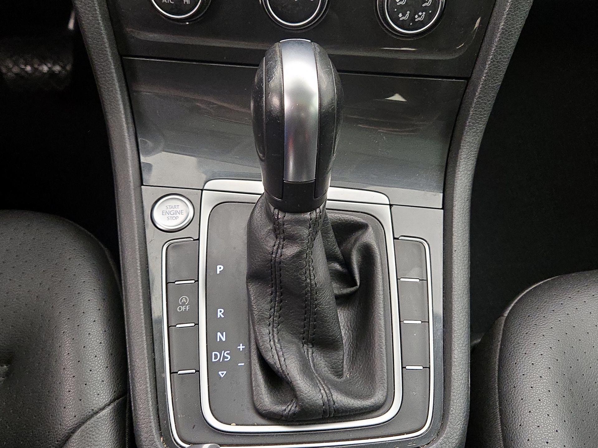 Thumbnail: 2021 Volkswagen Golf - 17