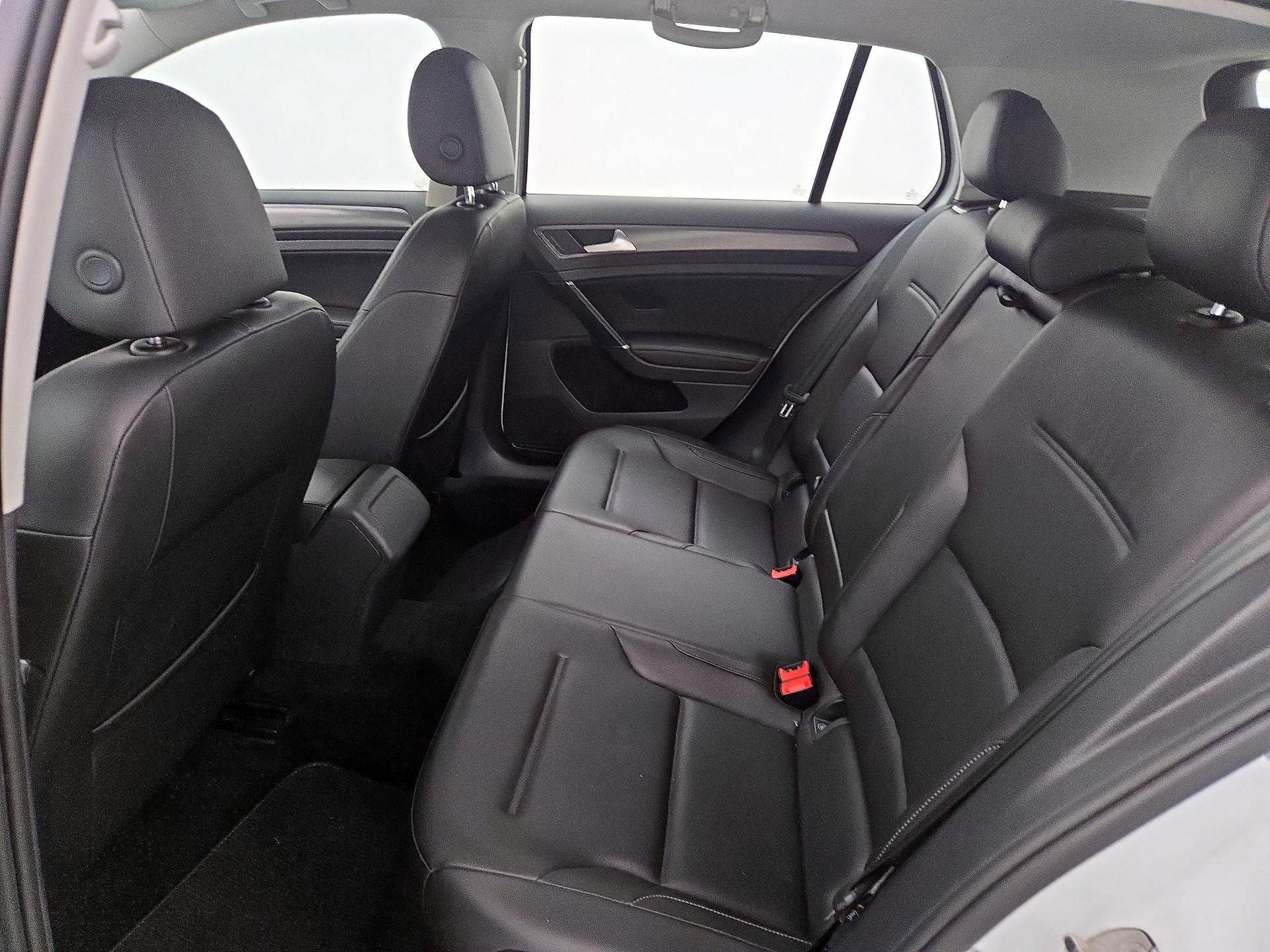 Thumbnail: 2021 Volkswagen Golf - 18