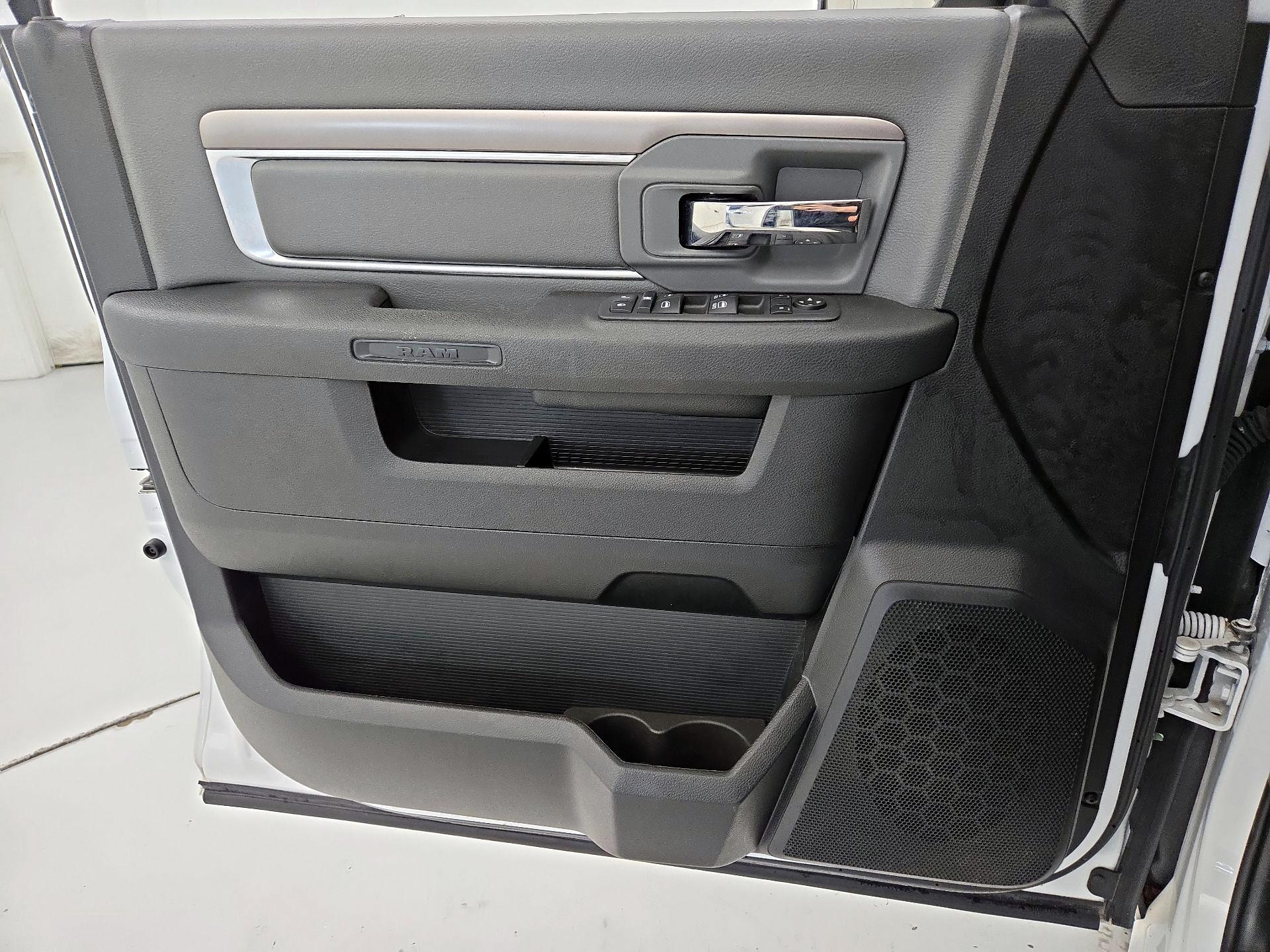 Thumbnail: 2023 RAM 1500 Classic - 12