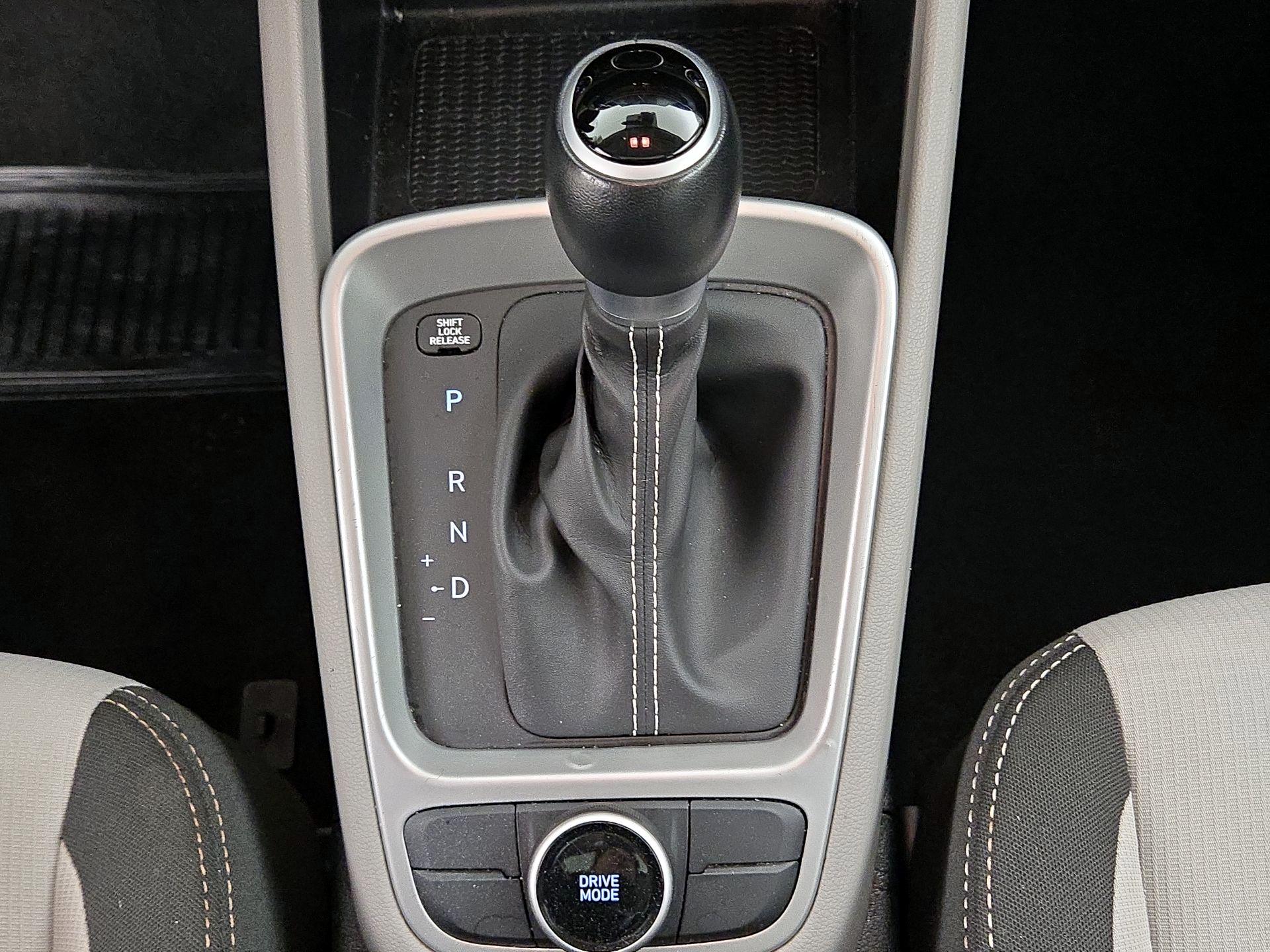 Thumbnail: 2023 Hyundai Venue - 16