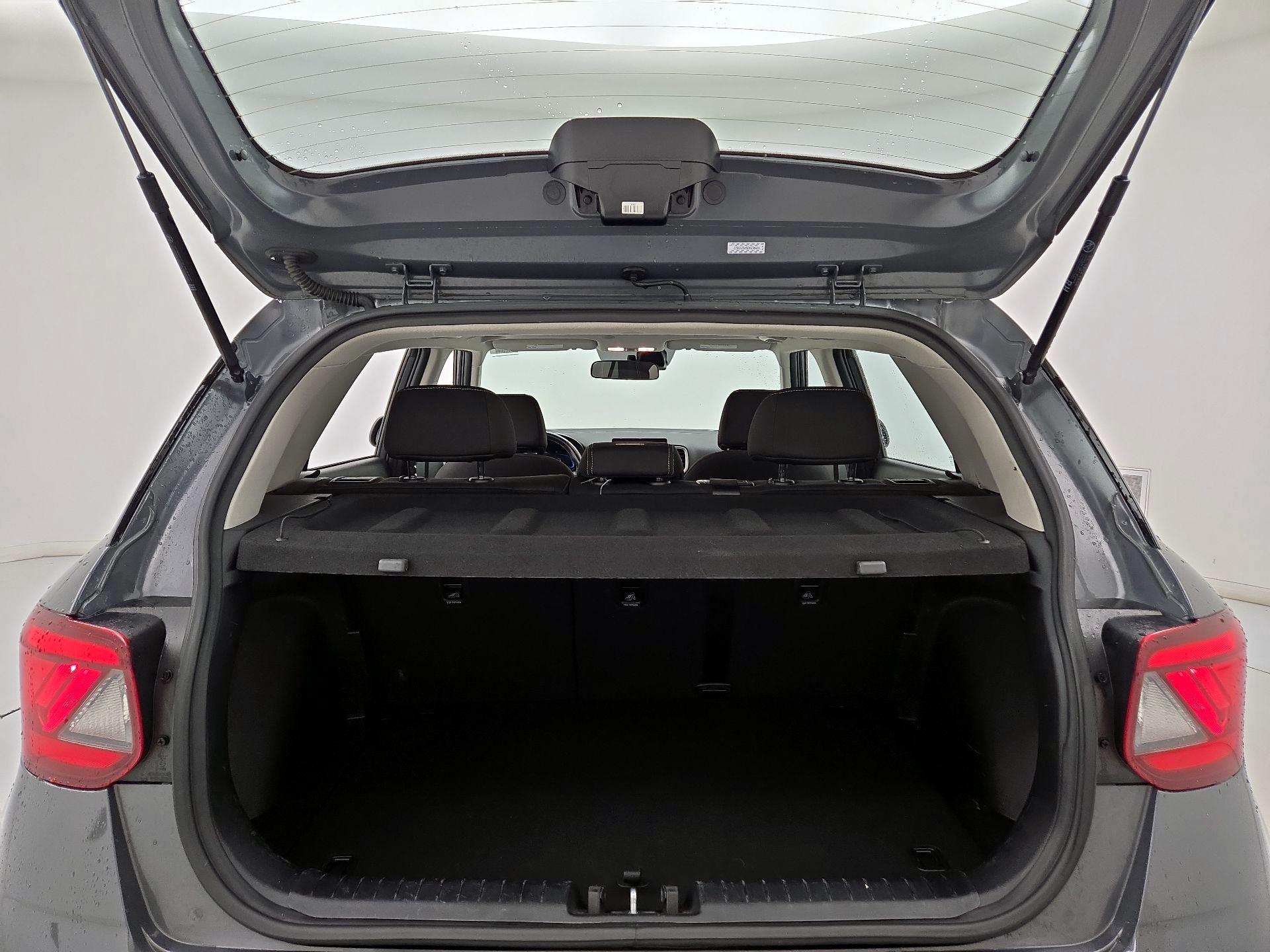 Thumbnail: 2023 Hyundai Venue - 20