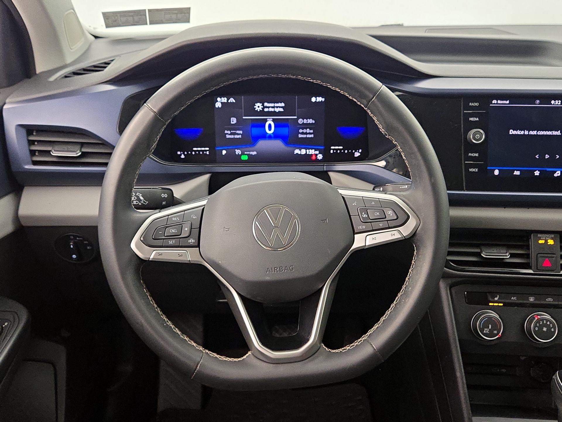 Thumbnail: 2022 Volkswagen Taos - 10