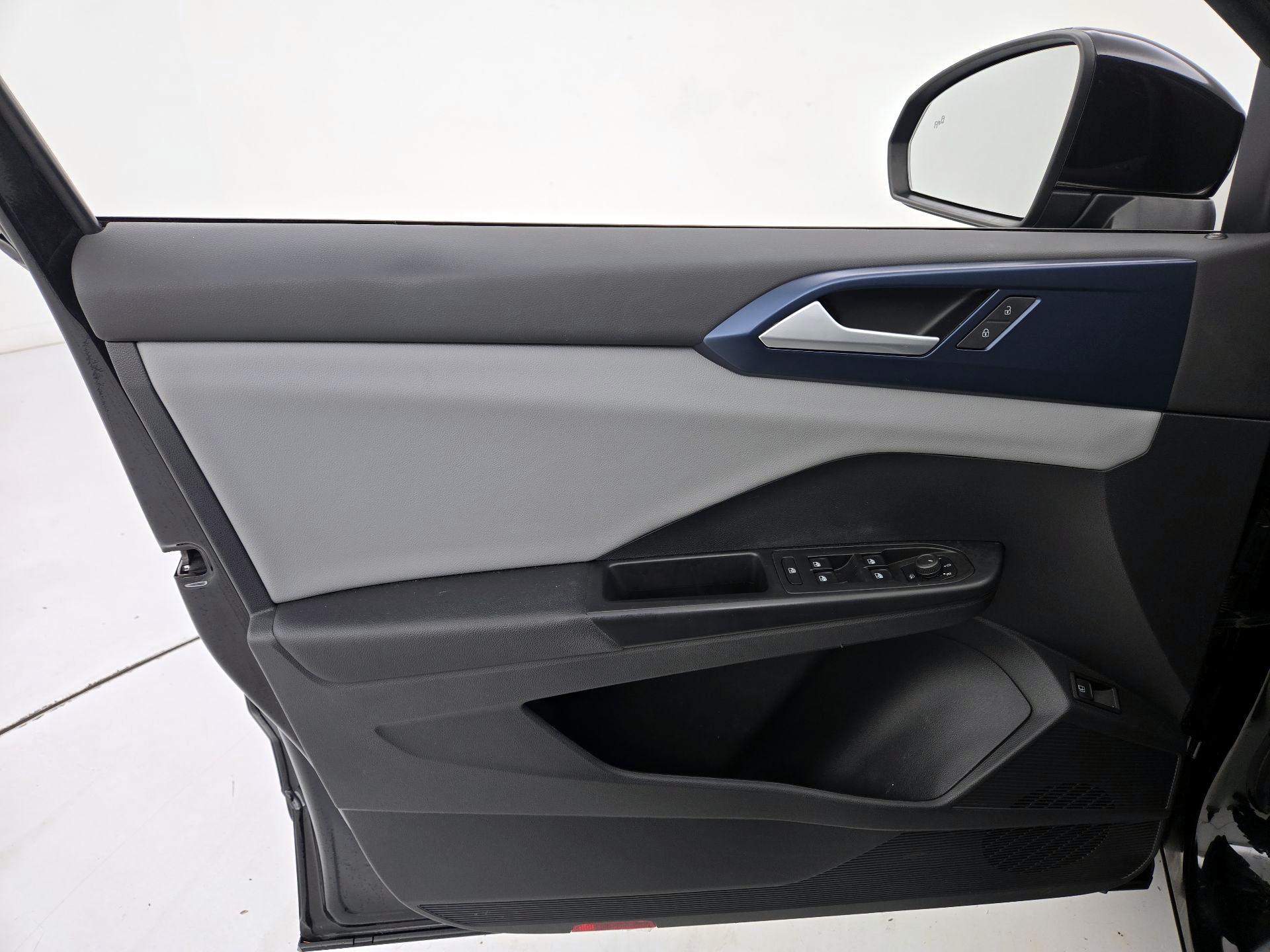 Thumbnail: 2022 Volkswagen Taos - 12