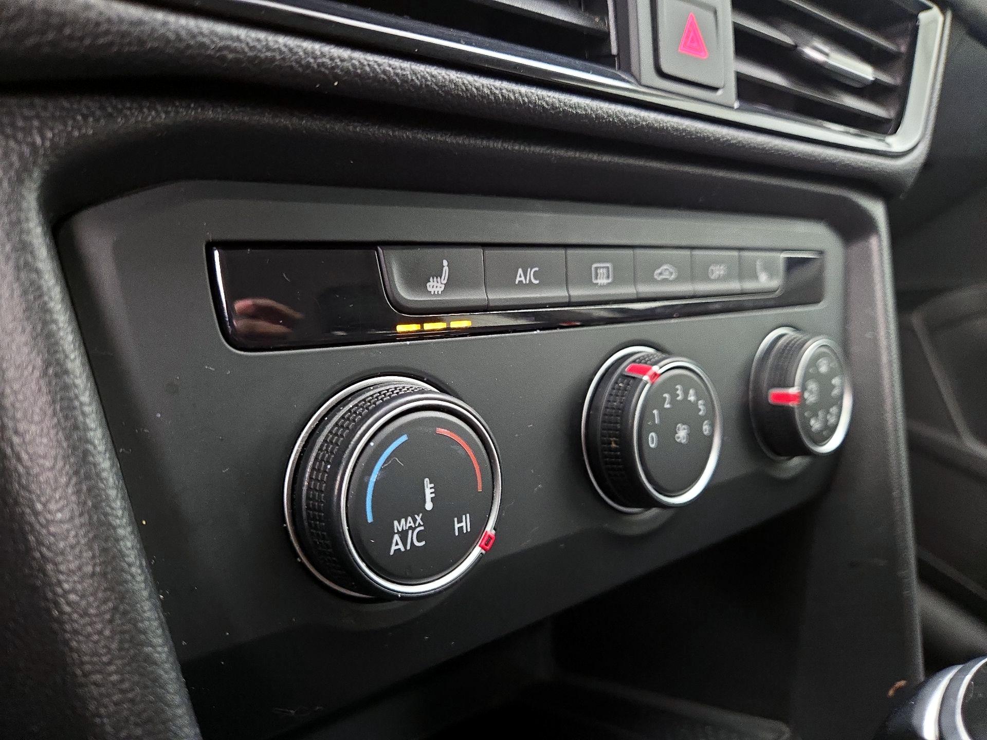 Thumbnail: 2022 Volkswagen Taos - 16