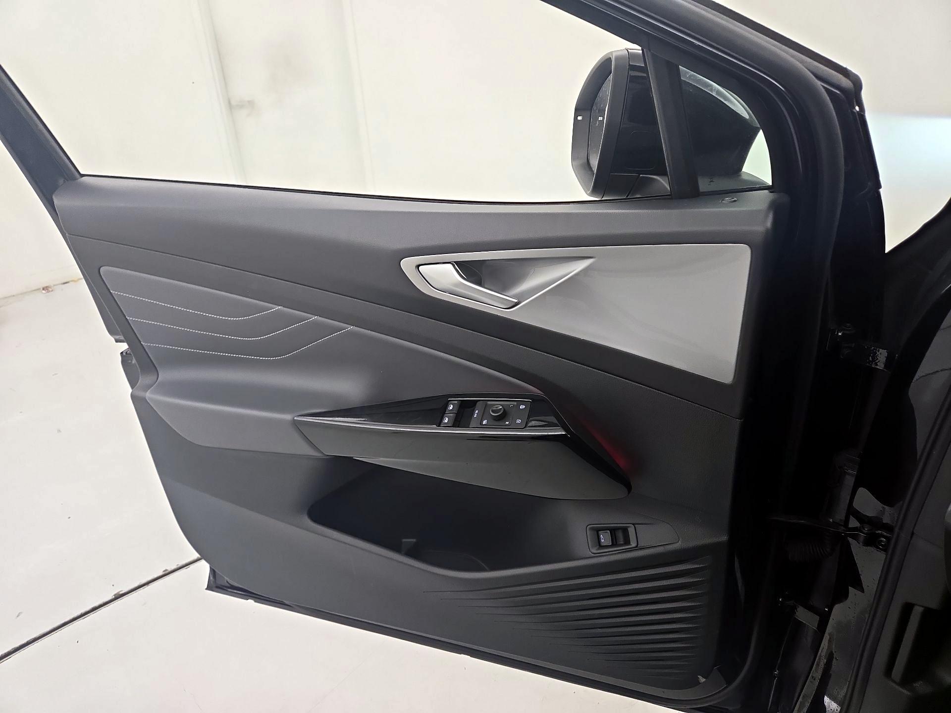 Thumbnail: 2023 Volkswagen ID.4 - 12