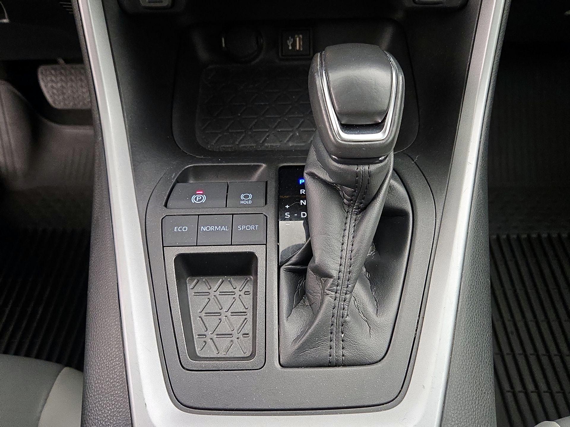 Thumbnail: 2023 Toyota RAV4 - 17