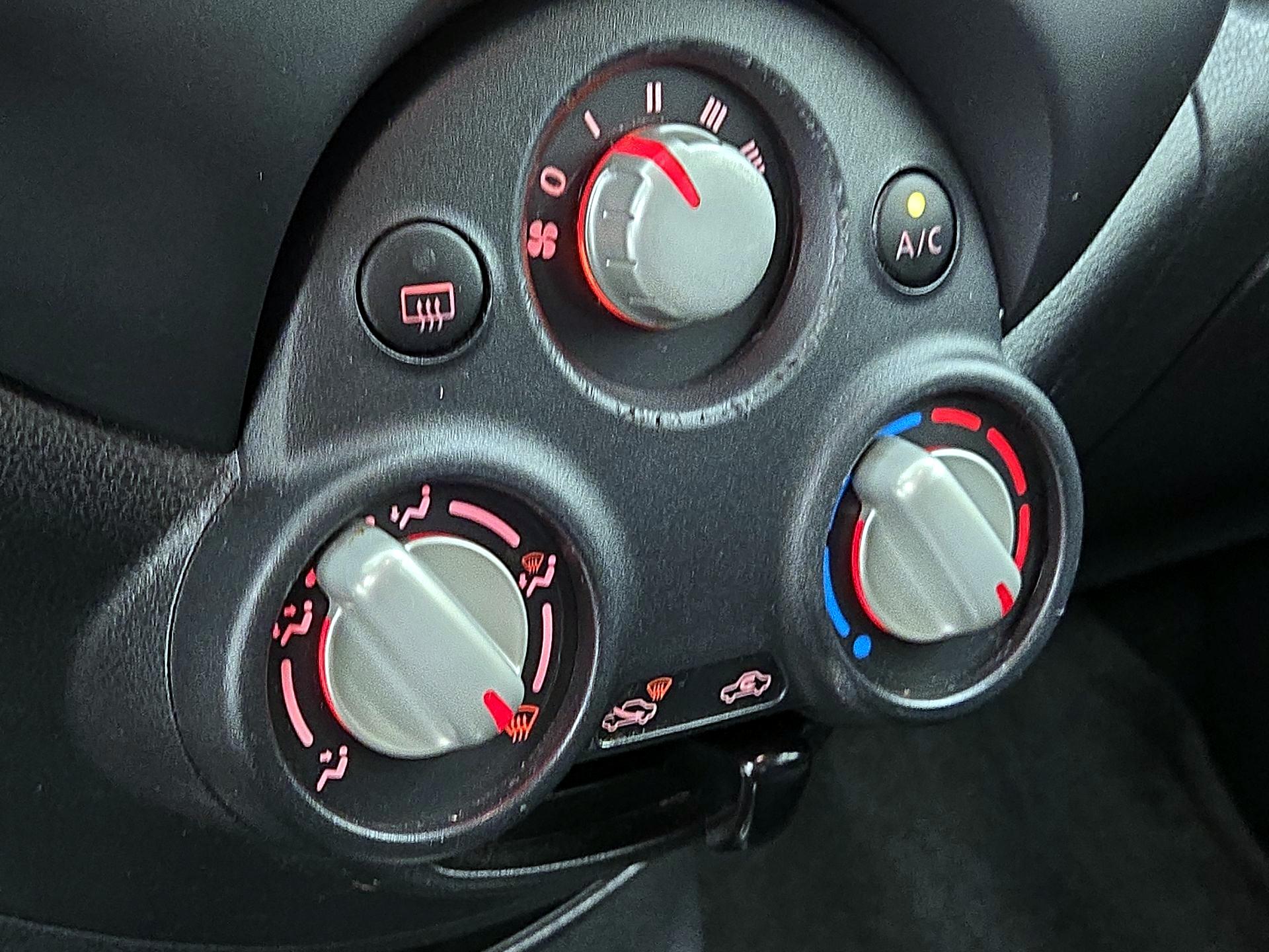 Thumbnail: 2014 Nissan Versa Note - 15