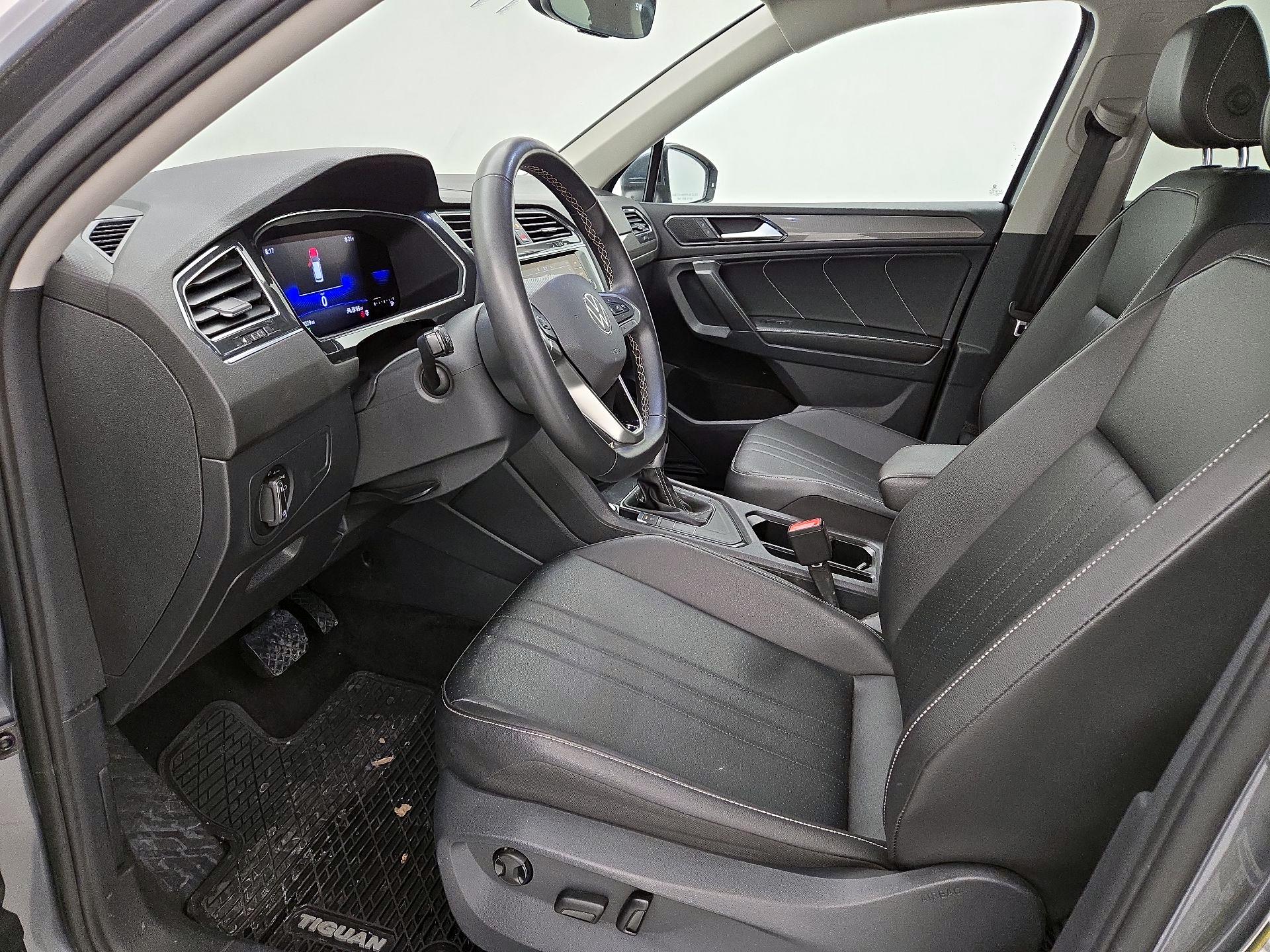 Thumbnail: 2022 Volkswagen Tiguan - 11