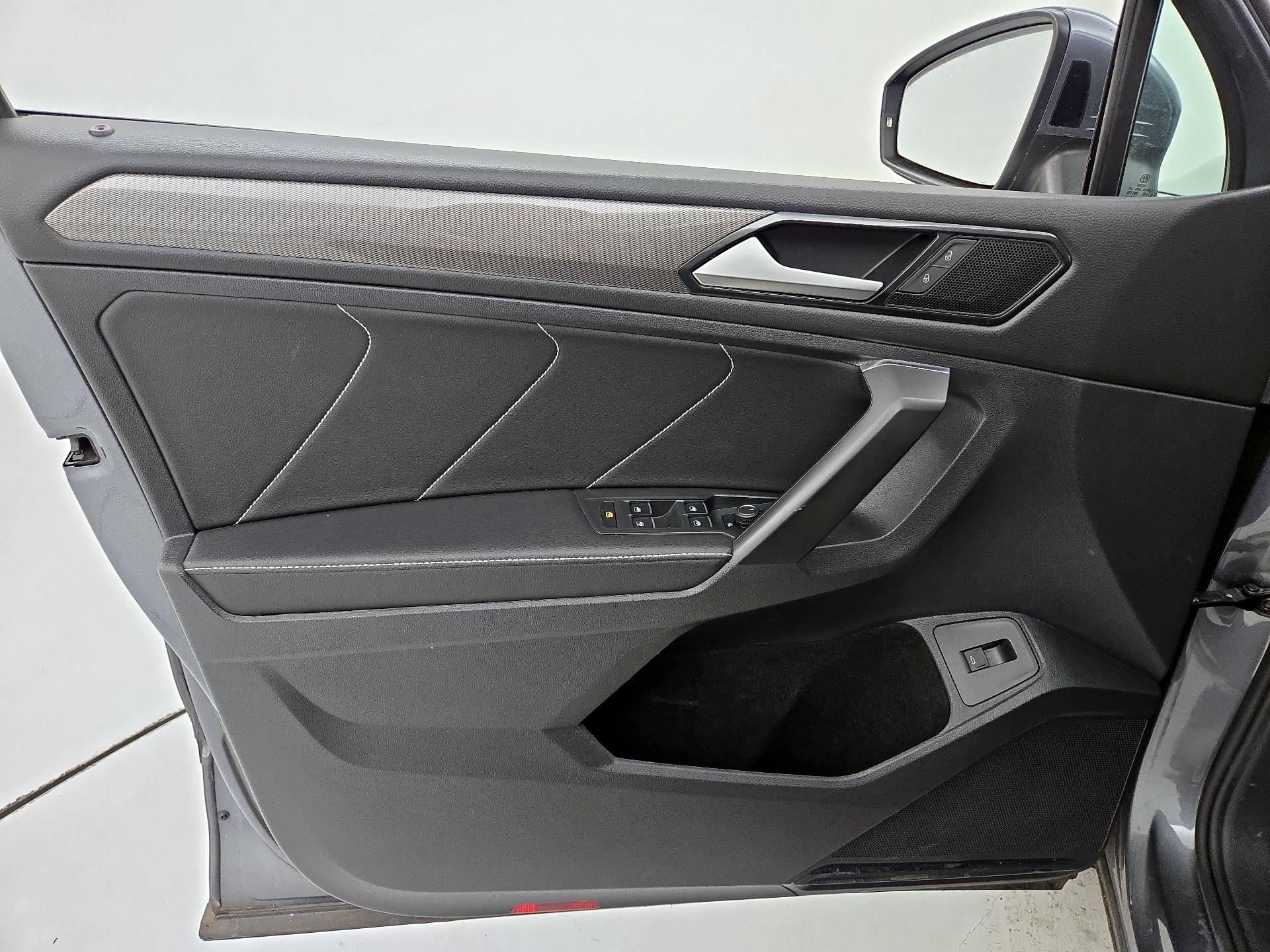 Thumbnail: 2022 Volkswagen Tiguan - 12