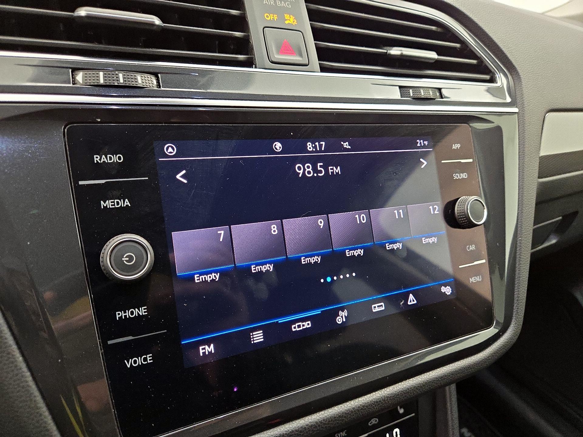 Thumbnail: 2022 Volkswagen Tiguan - 15