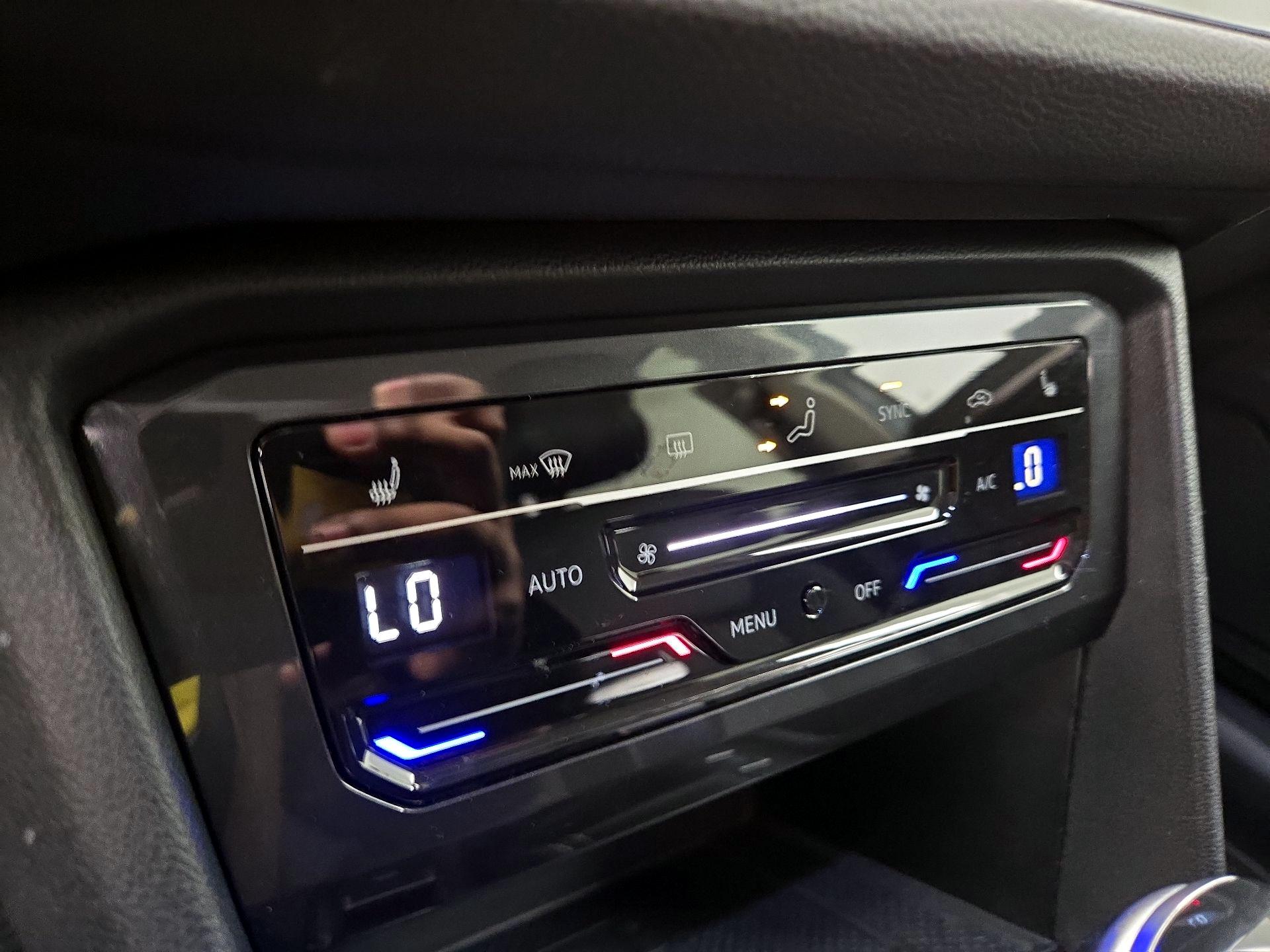 Thumbnail: 2022 Volkswagen Tiguan - 16